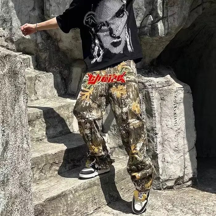 Japanese Brand Embroidery Camouflage Cargos Pant Size US 32 / EU 48 - 2 Thumbnail