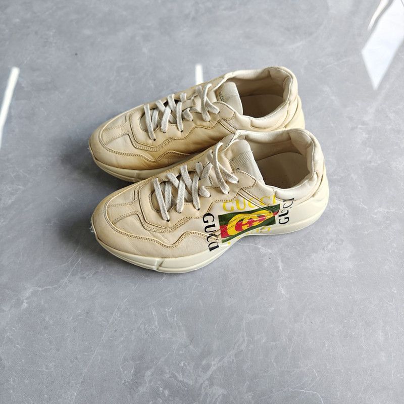 Gucci Gucci Rhyton Logo Cream Low-Top Sneakers 0079 Size US 8 / EU 41 - 1 Thumbnail