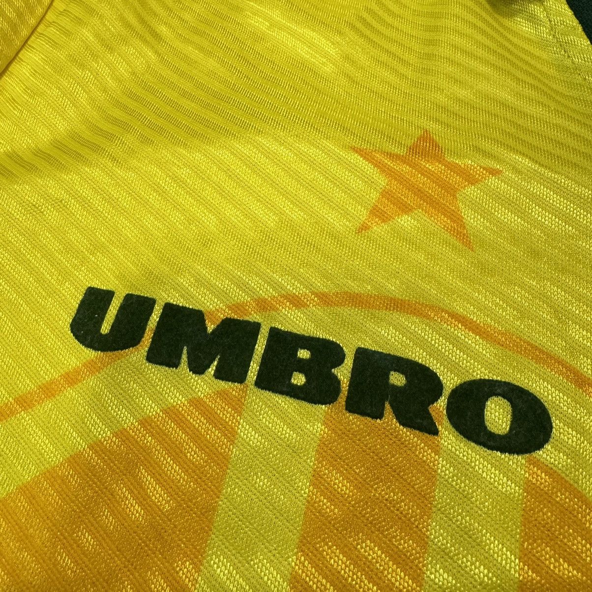 Umbro Brazil 94/95 home shirt Size US L / EU 52-54 / 3 - 5 Thumbnail