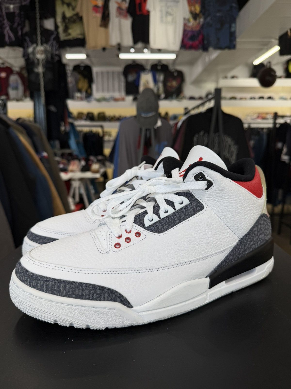 Jordan Brand Air Jordan 3 Fire Red Denim Size 10.5 (2020) Size US 10.5 / EU 43-44 - 1 Thumbnail