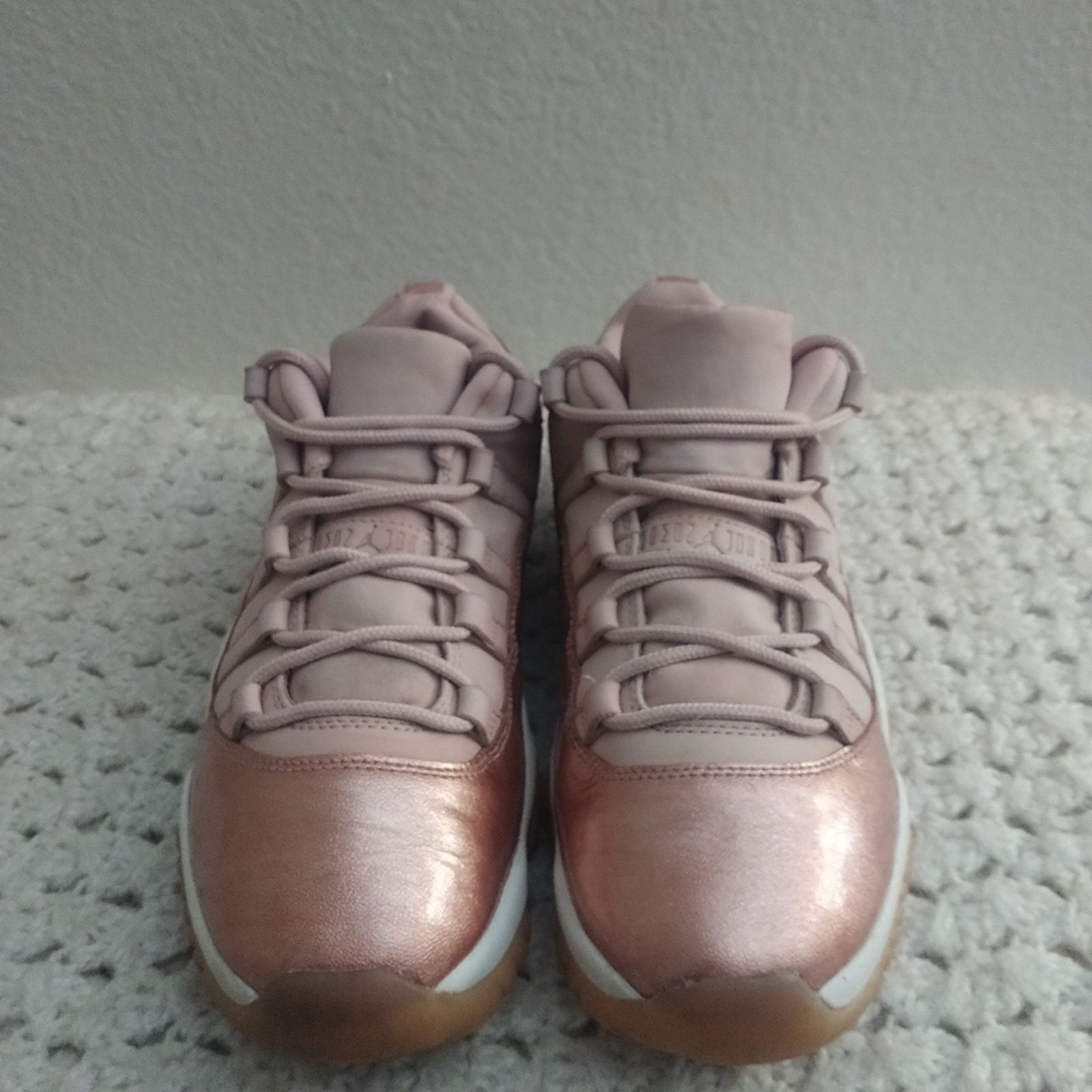 Jordan Brand Air Jordan 11 Retro Low 'Rose Gold' women size 10.5 Size US 10.5 / IT 40.5 - 2 Thumbnail