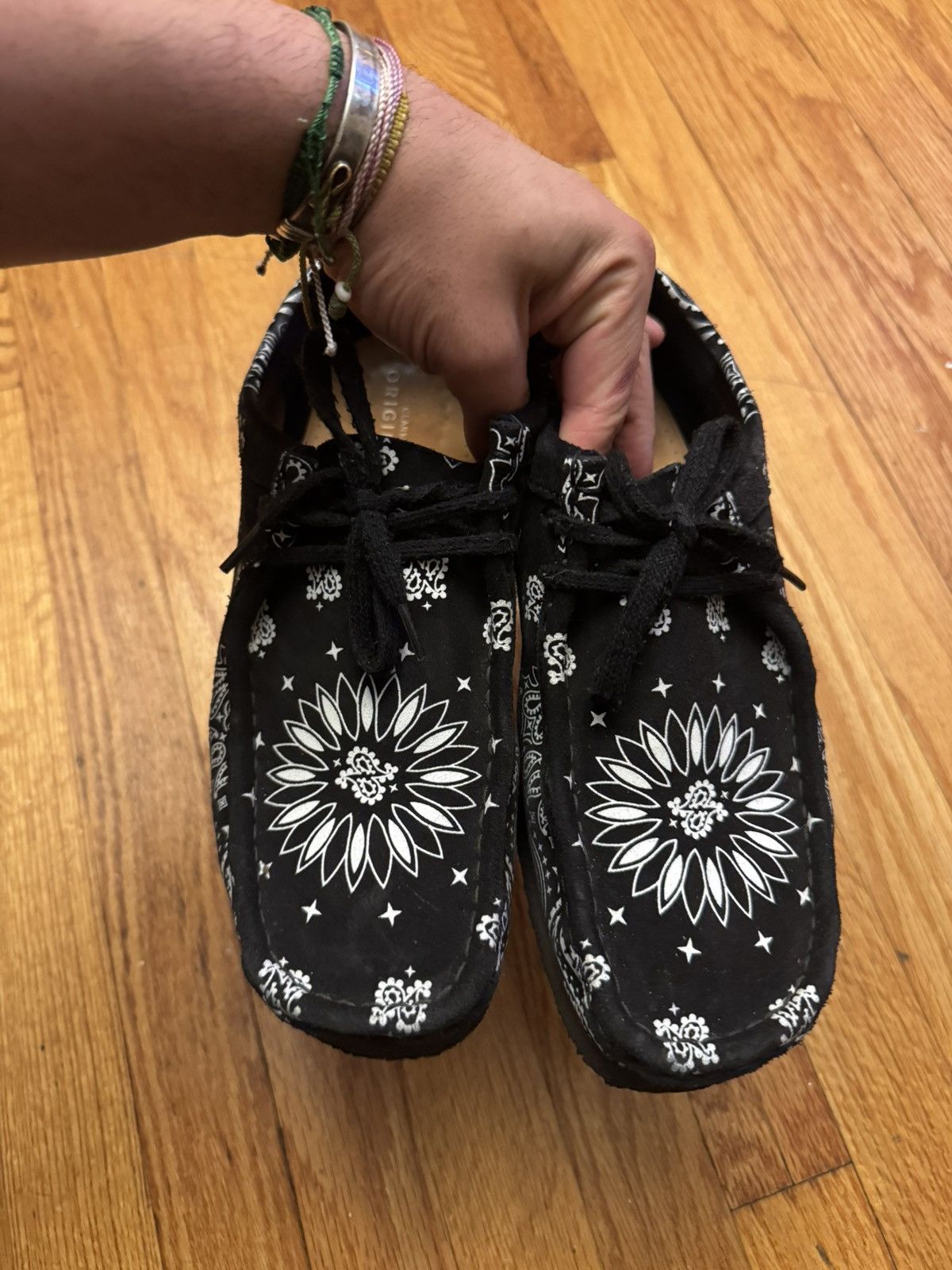 Clarks × Supreme Supreme x clarks original wallabees black paisley bandana Size US 9 / EU 42 - 2 Thumbnail