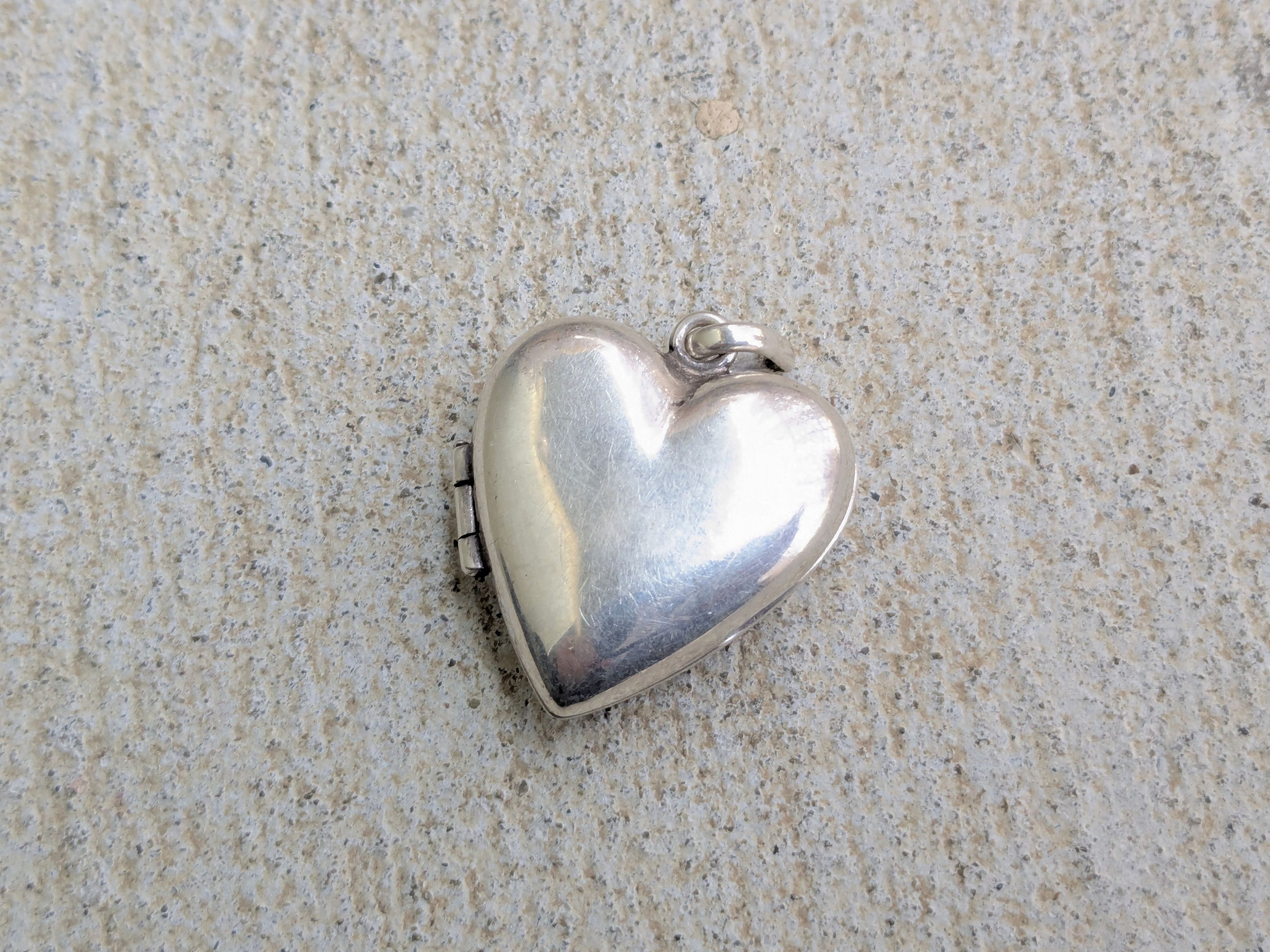 Jewelry Vintage Sterling Silver Heart Pendant Locket Picture Size ONE SIZE - 2 Thumbnail