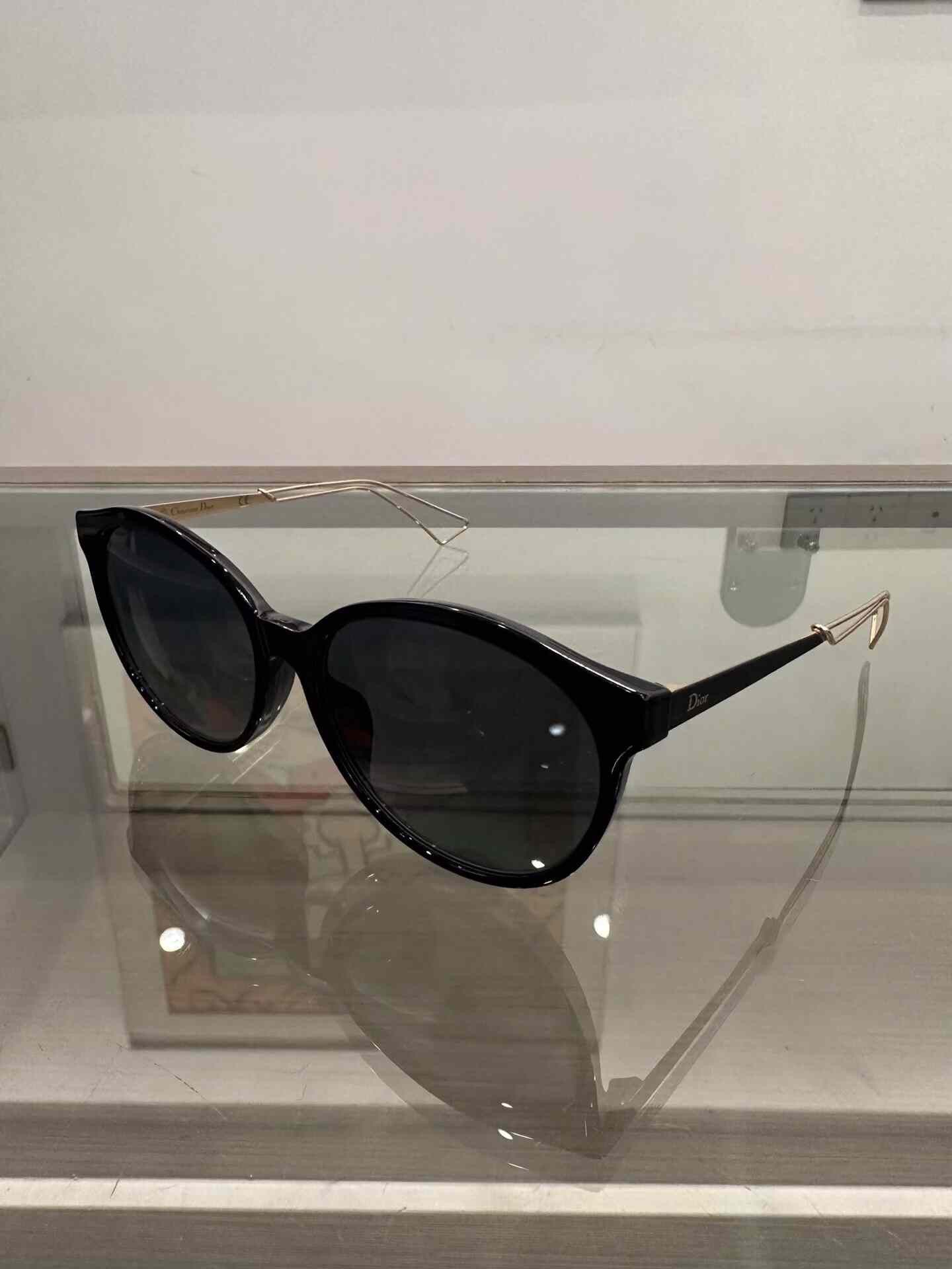 Dior Dior Black Cat-Eye Gold Logo Sunglasses Size ONE SIZE - 1 Thumbnail