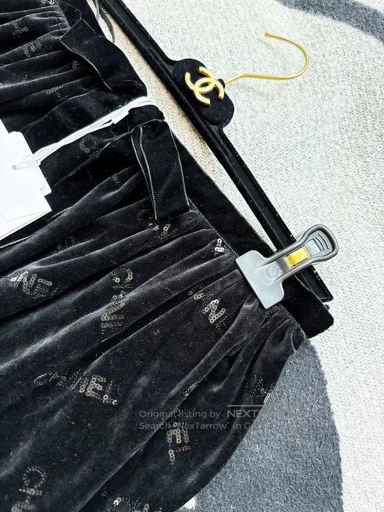 Chanel Chanel 22b velvet letter sequin short skirt skirt Size 25" / US 0 / IT 36 - 3 Thumbnail