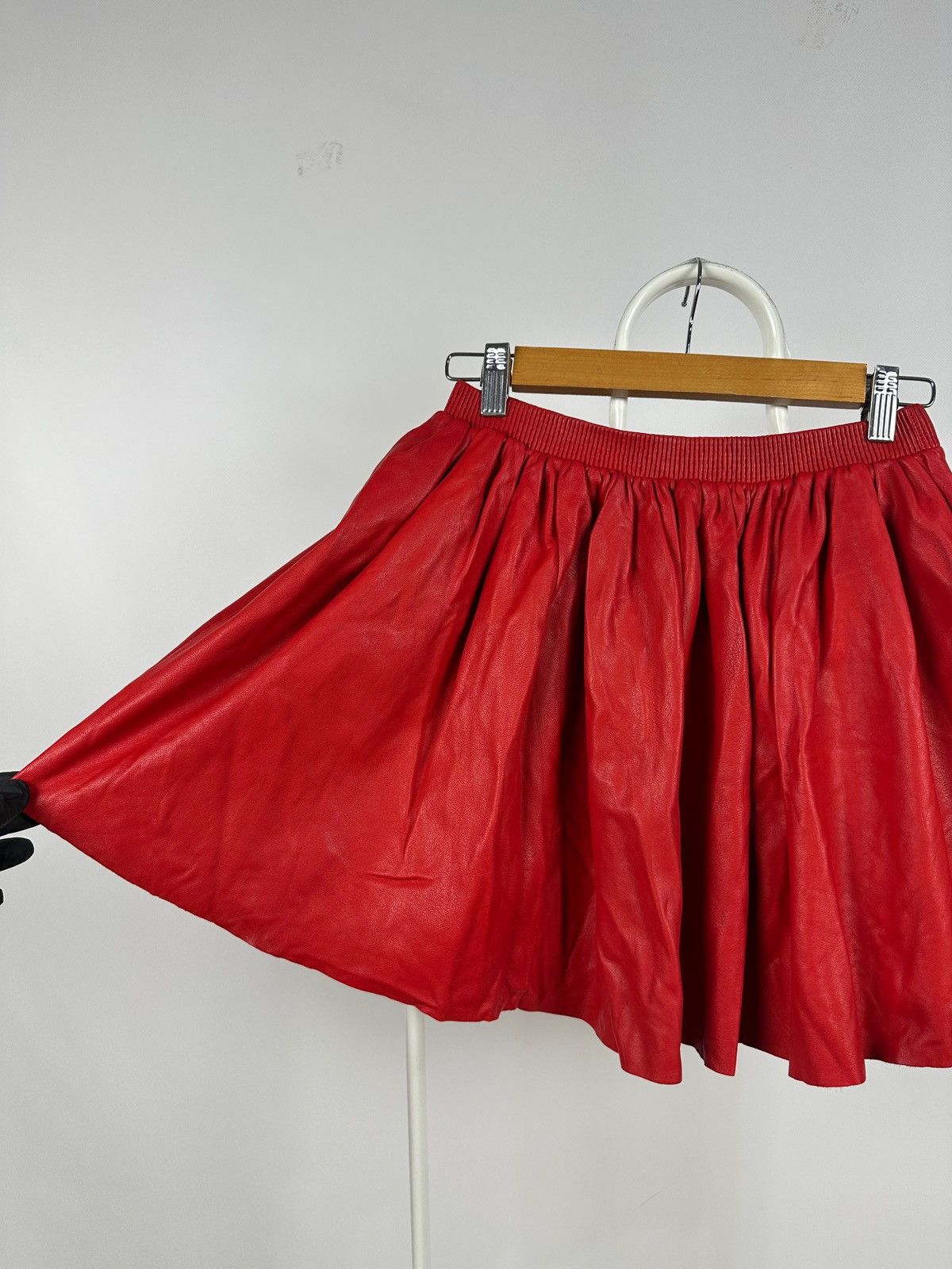 Miu Miu Miu Miu Red Leather Lambskin Mini Skirt Size 27" / US 4 / IT 40 - 9 Thumbnail