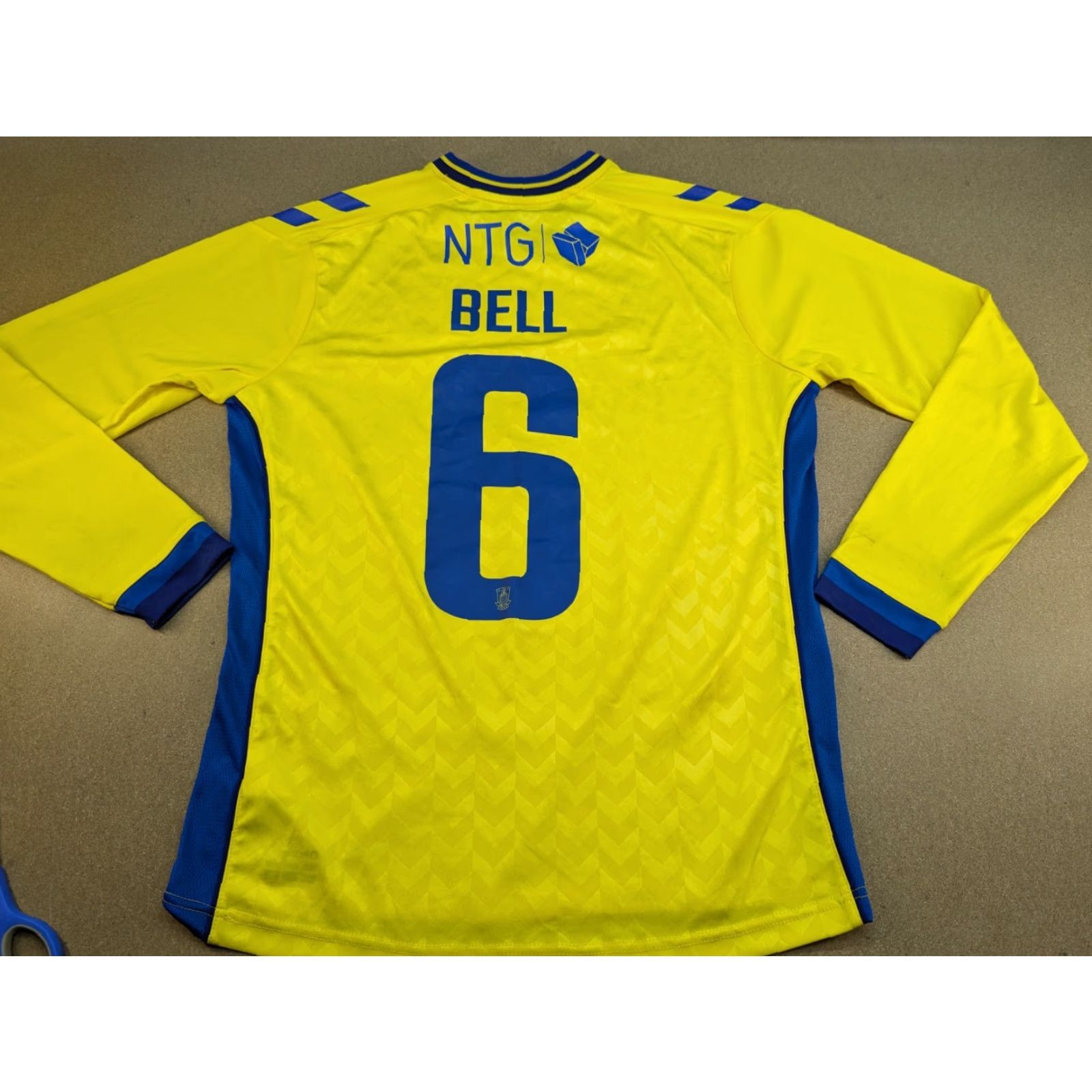 Hummel Hummel Brondby 2022-2023 Joe Bell #6 Football Jersey Mens Size M Home Adult Size US M / EU 48-50 / 2 - 2 Thumbnail