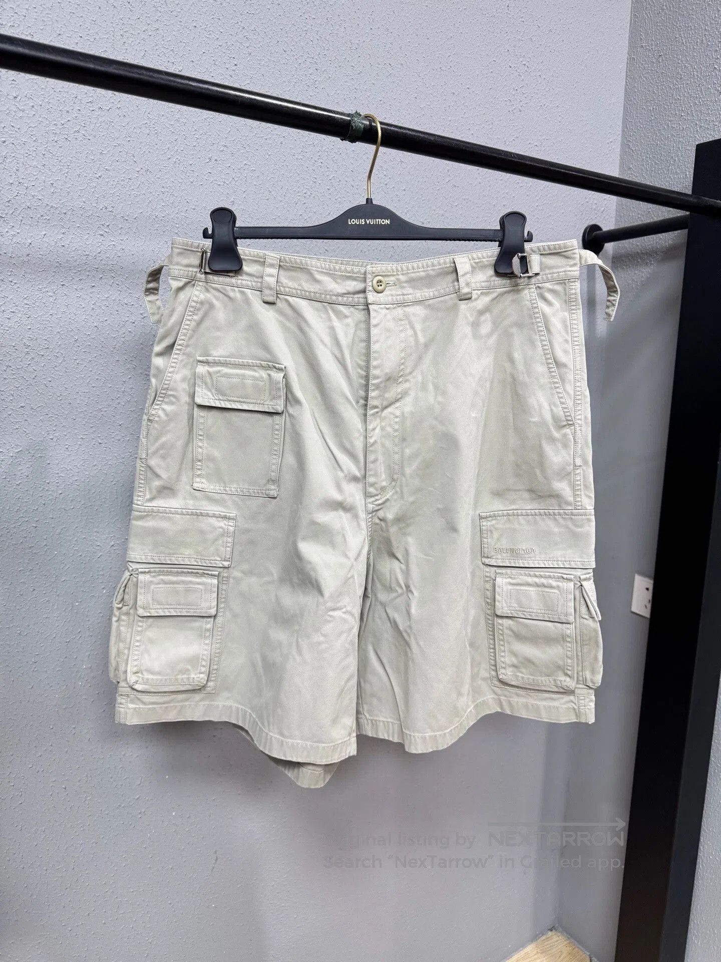 Balenciaga Balenciaga Cargo Shorts Size 50 in Beige. Size US 40 / EU 56 - 1 Thumbnail
