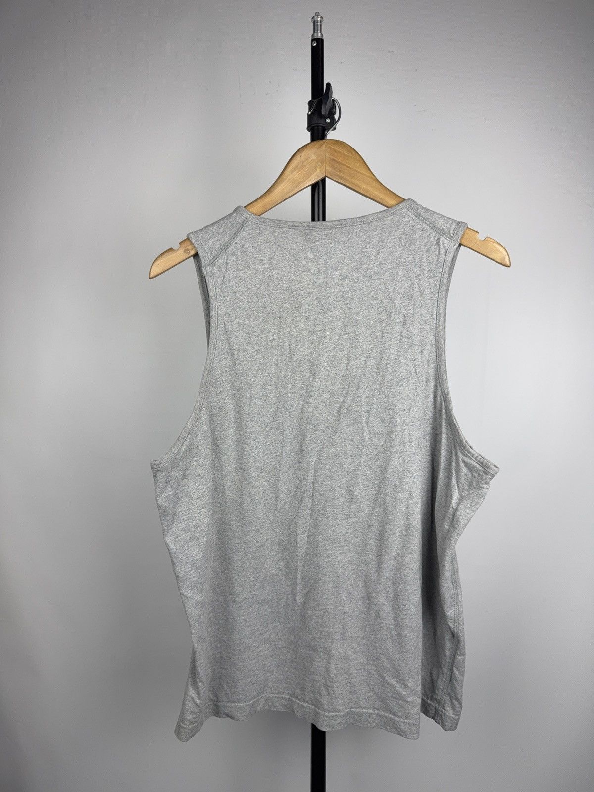 Nike 00s Vintage Nike Minimalist Sleeveless Tank Top Grey Swoosh Size US L / EU 52-54 / 3 - 8 Thumbnail