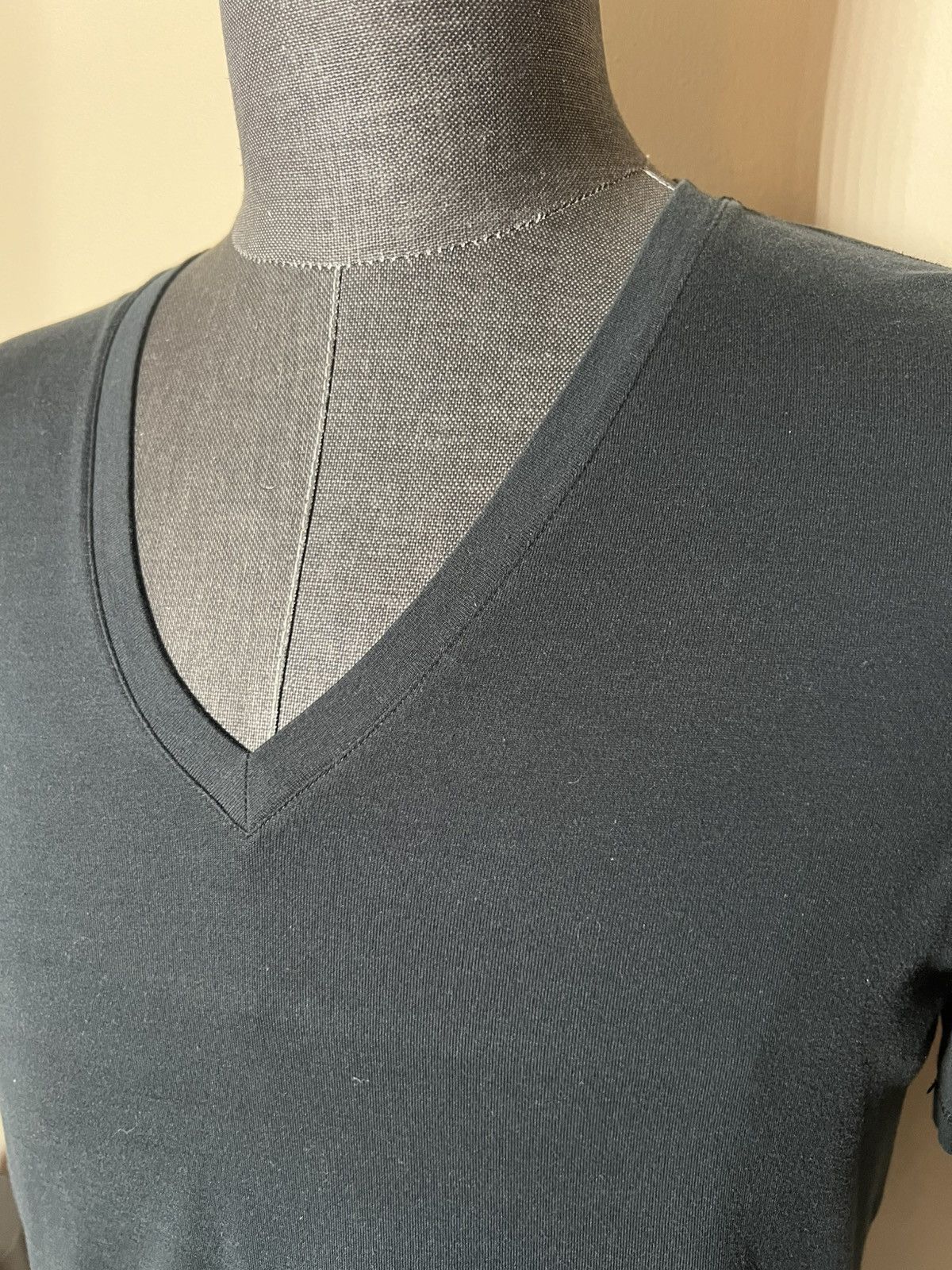Gucci Pre-Owned Gucci V-neck T-shirt short XL Made in Italy Size US XL / EU 56 / 4 - 3 Thumbnail