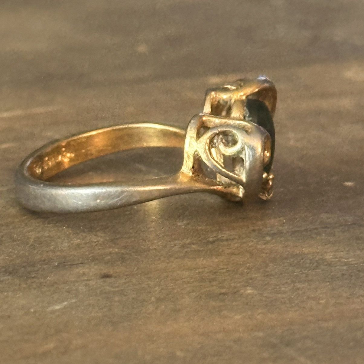 Vintage Vintage 18KHGE green stone ring Size ONE SIZE - 8 Thumbnail