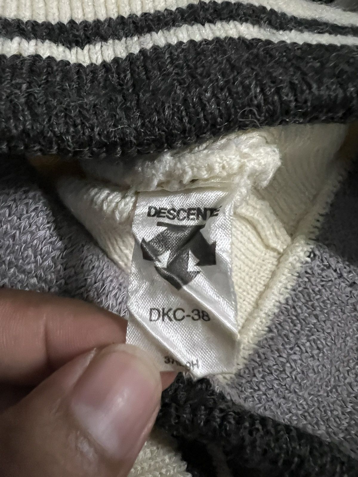 Descente Vintage Descente Small Logo Beanie Hat Size ONE SIZE - 6 Thumbnail