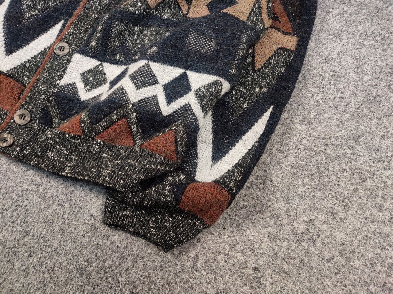 Japanese Brand Vintage 90's Japanese Style Knit Art Gray Pattern Cardigan Size US L / EU 52-54 / 3 - 5 Thumbnail