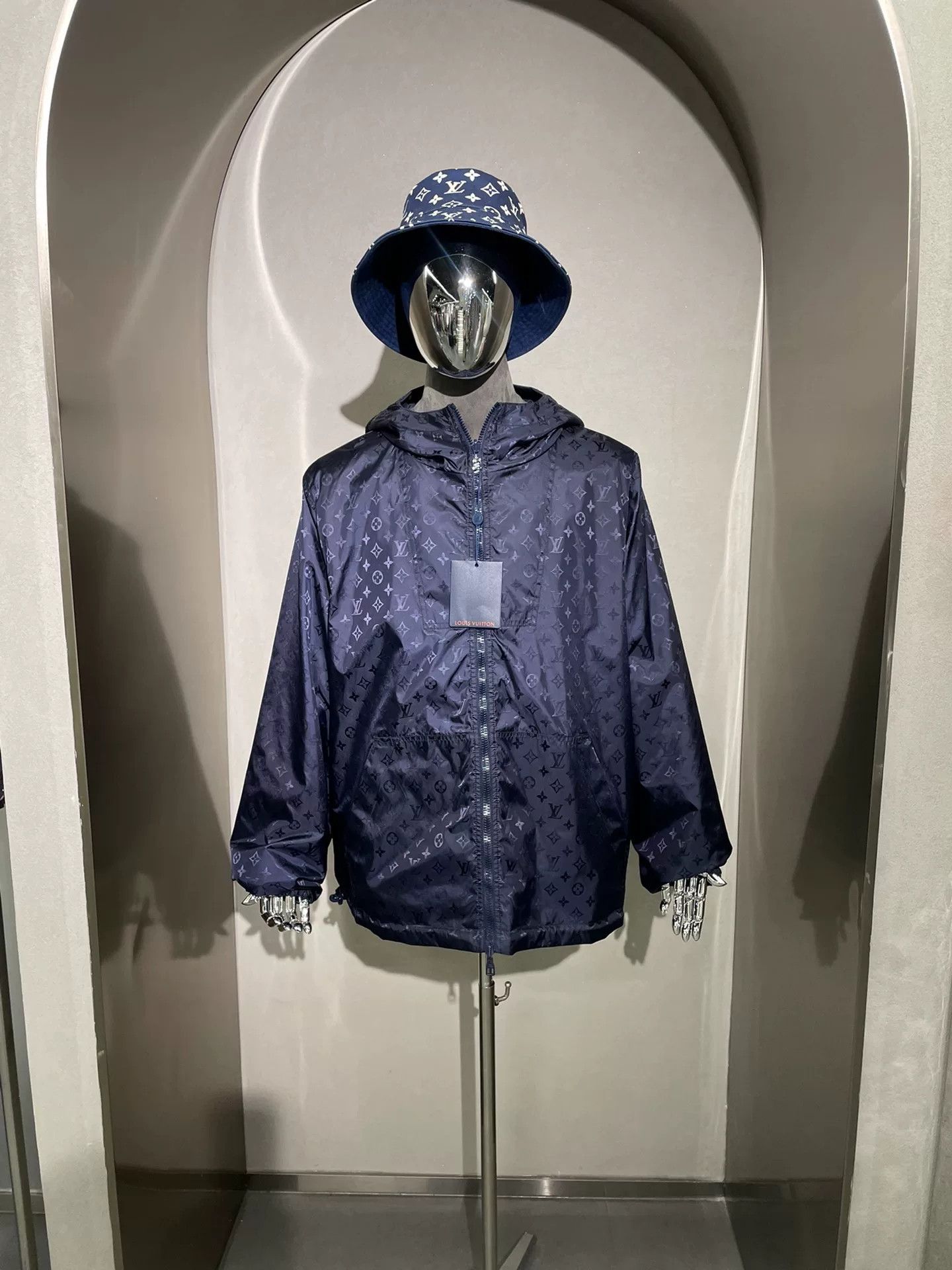 Louis Vuitton LV Navy Logo Print Reversible Windproof Jacket Size US XXL / EU 58 / 5 - 1 Thumbnail