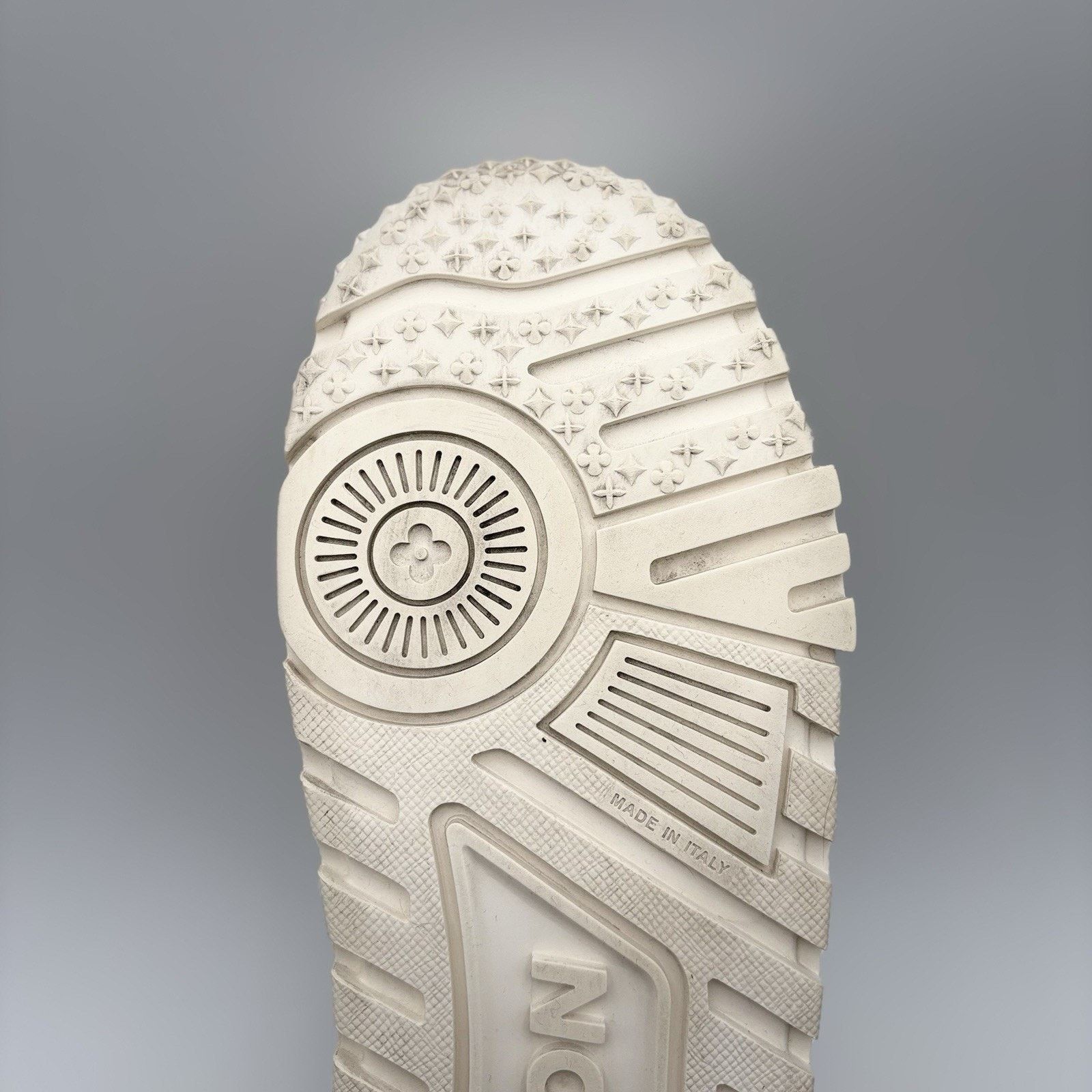 Louis Vuitton Louis Vuitton Maxi Trainer ' White ' | GREAT CONDITION! Size US 9.5 / EU 42-43 - 20 Thumbnail