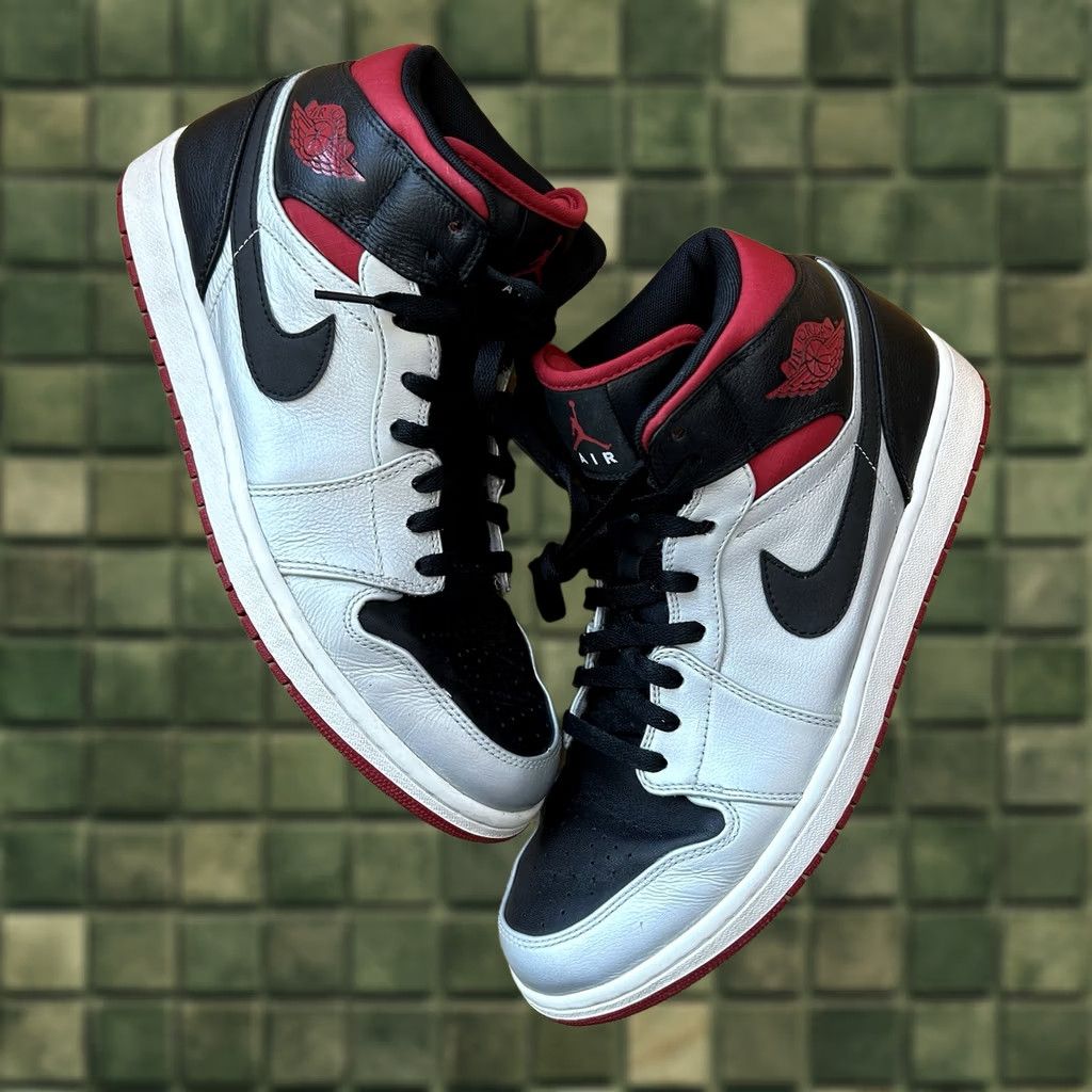 Jordan Brand Air Jordan 1 Phat Kilroy Silver/Red/Black 364770-021 Size 12 Men Sneaker Size US 11 / EU 44 - 1 Thumbnail
