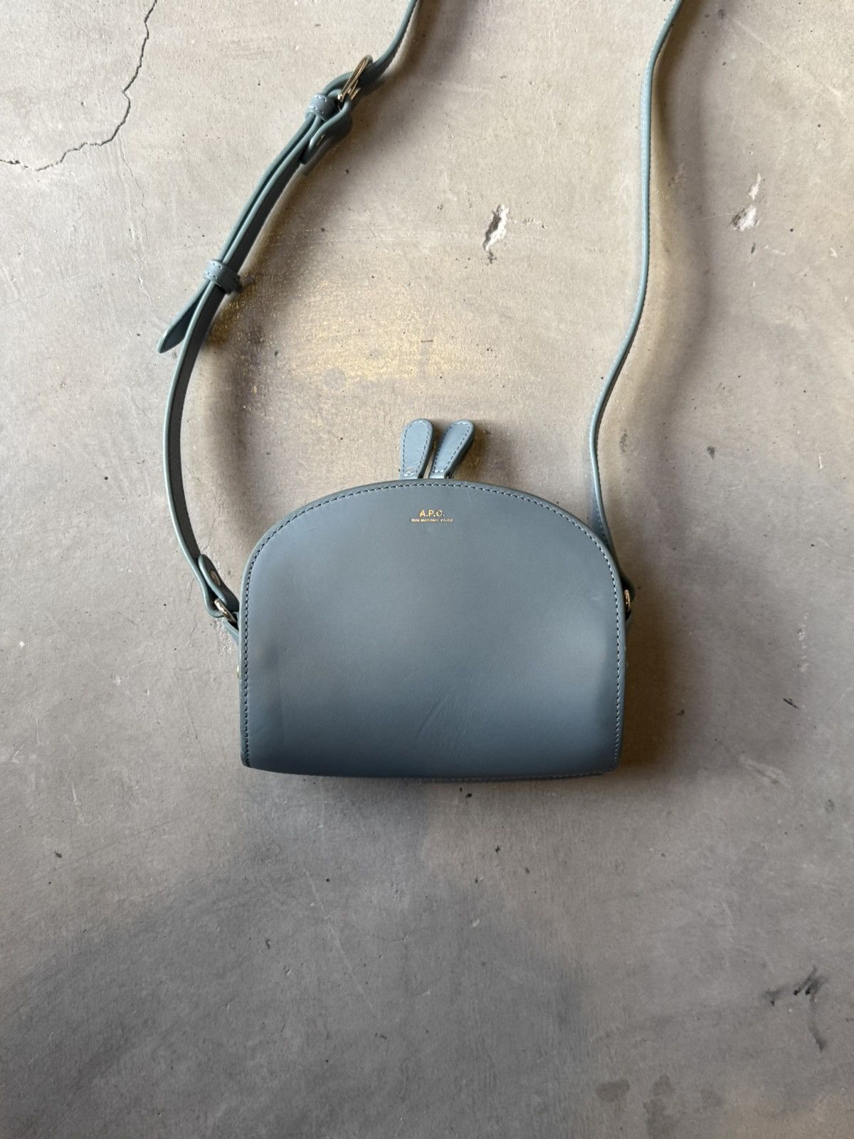 A.P.C. A.P.C. Mini Half Moon Embossed Leather Bag | Light blue Size ONE SIZE - 3 Thumbnail