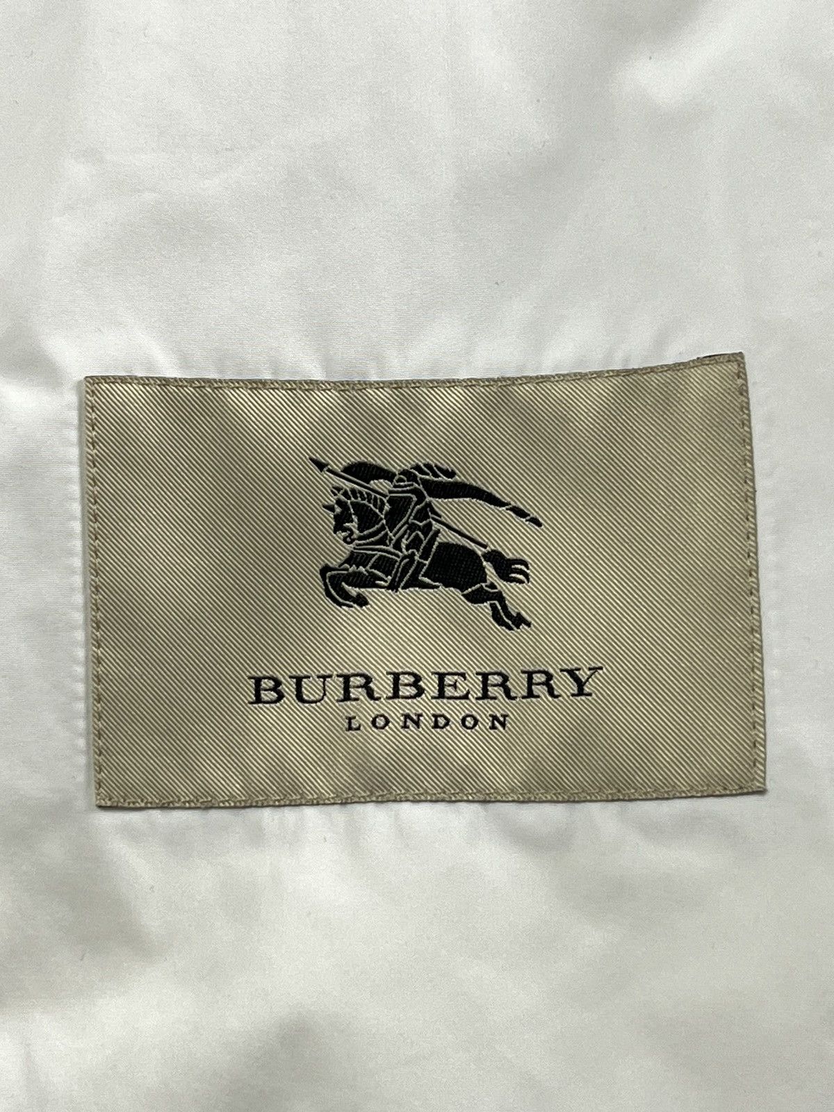 Burberry × Designer Burberry London women’s short Trench Coat double breasted Size XS / US 0-2 / IT 36-38 - 21 Thumbnail