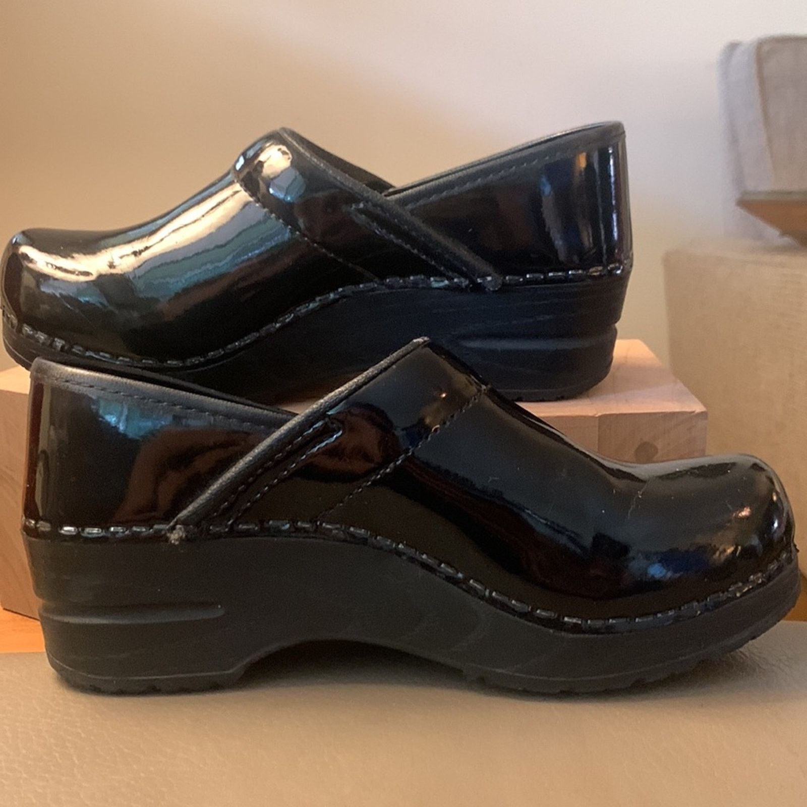 Vintage Sanita black patent Danish clogs Denmark Size US 4 / IT 34 - 7 Thumbnail