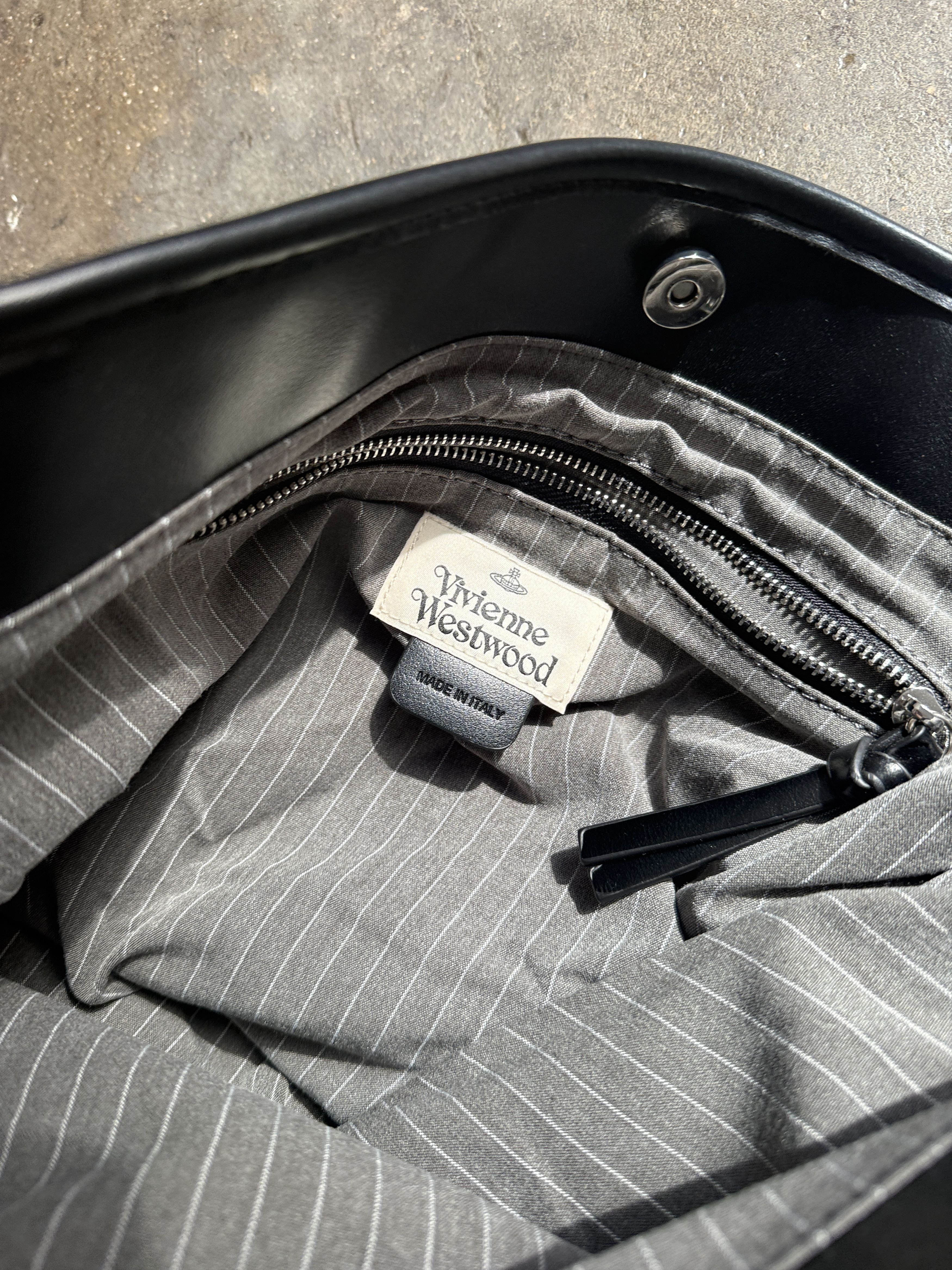 Vivienne Westwood Brand New Bucket Bag w/ Wool and Detachable Strap Size ONE SIZE - 3 Thumbnail