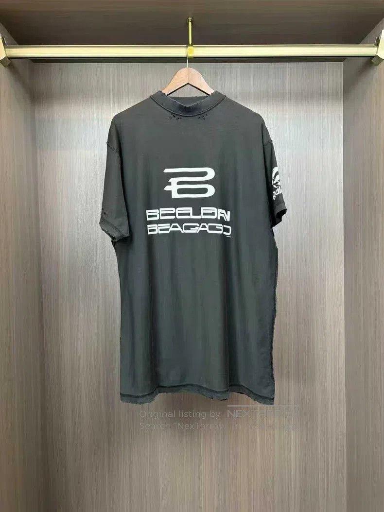 Balenciaga Balenciaga Distressed Logo Short-Sleeve Size US S / EU 44-46 / 1 - 1 Thumbnail