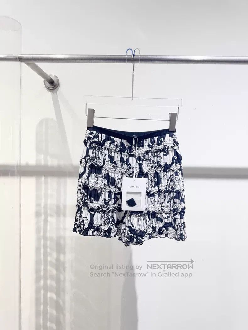 Chanel Chanel Pleated skirts and trousers Size 24" / US 00 / IT 34 - 1 Thumbnail