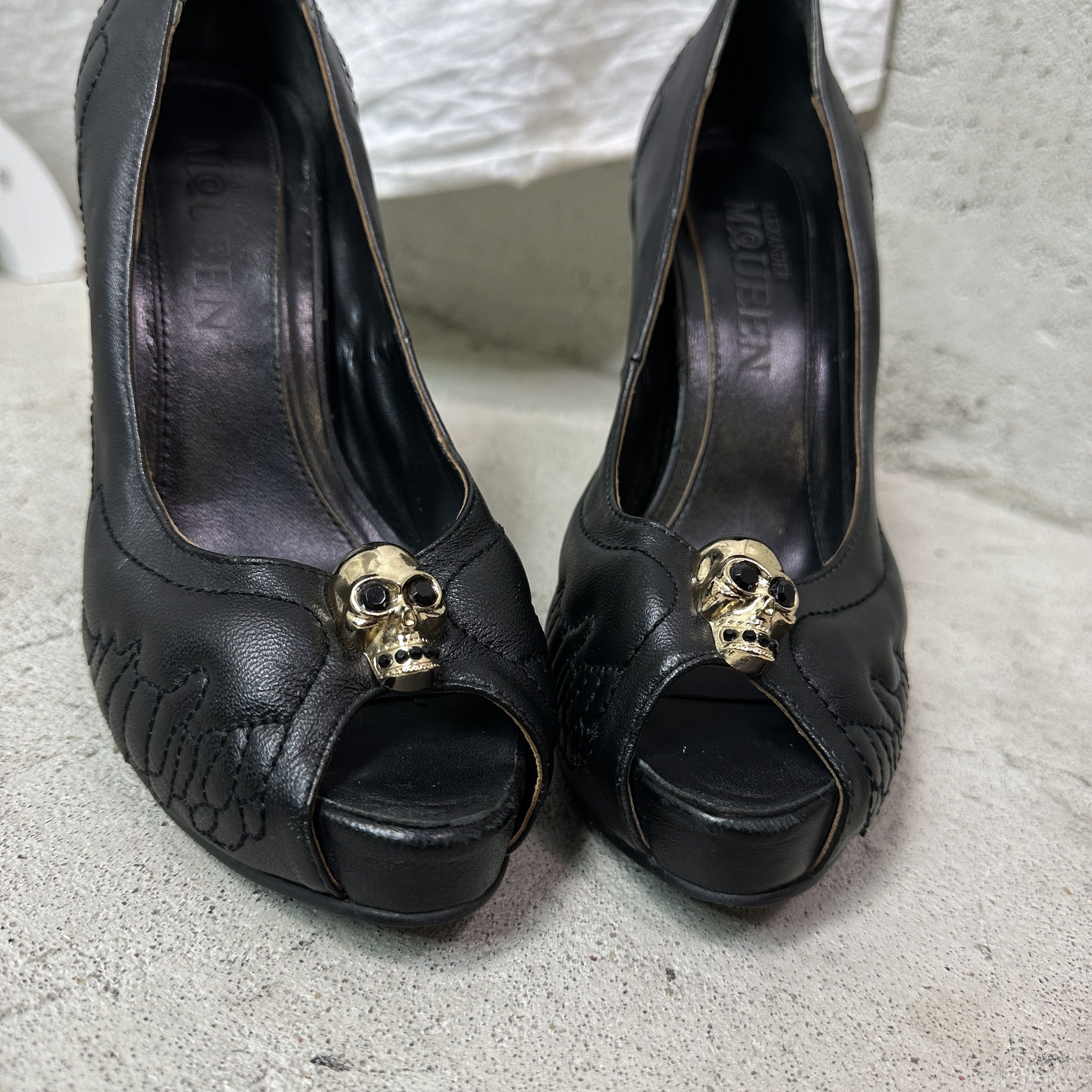 Alexander McQueen Vintage Alexander Mcqueen Peep Toe Skull Leather Heels 00s Size US 9 / IT 39 - 6 Thumbnail
