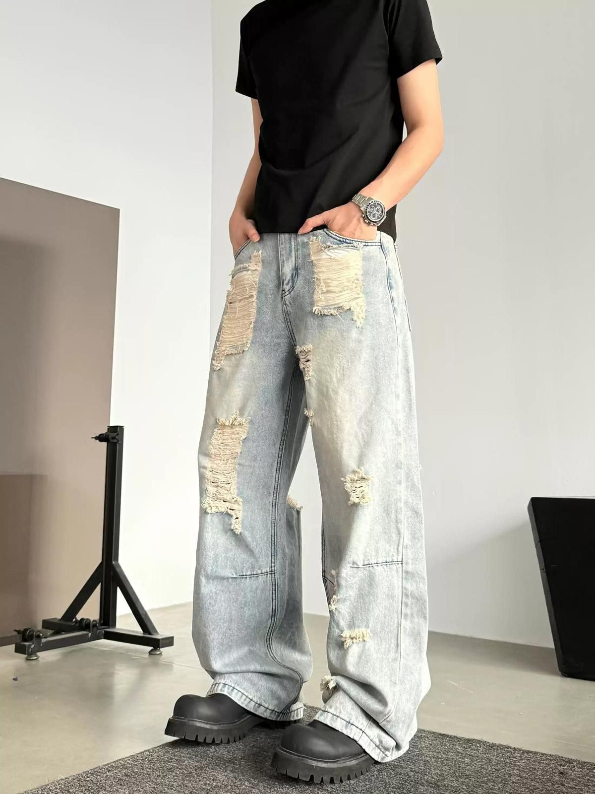 Distressed Wide Leg Jeans