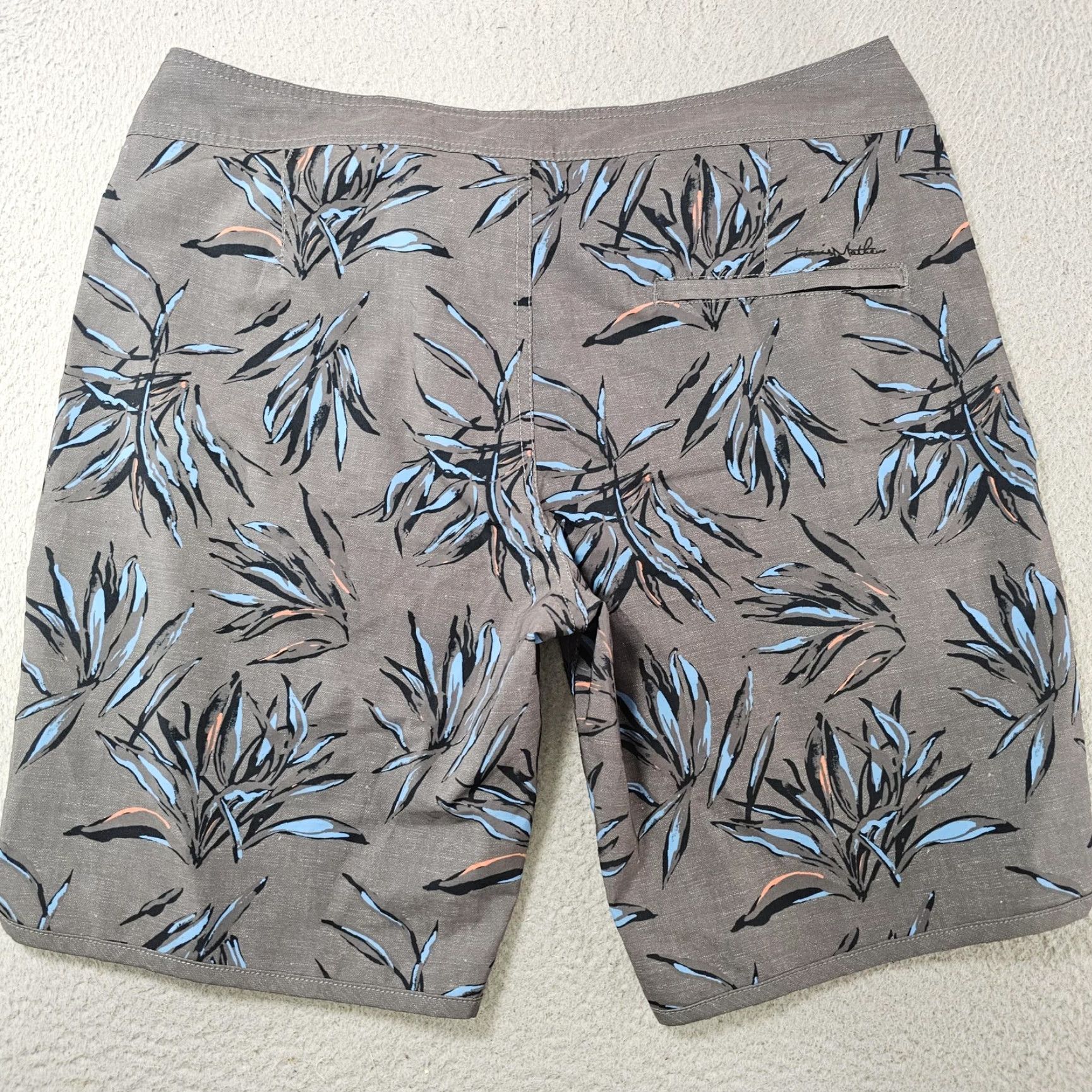 TravisMathew VINTAGE? No. Actually: TravisMathew Board Shorts Mens 34 Gray Blue Tropical Print Swim Trunks Stretch Size US 34 / EU 50 - 3 Thumbnail