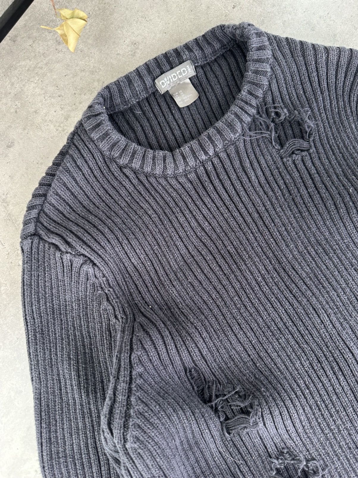 Japanese Brand H&M Distressed Sweater Size US XS / EU 42 / 0 - 3 Thumbnail