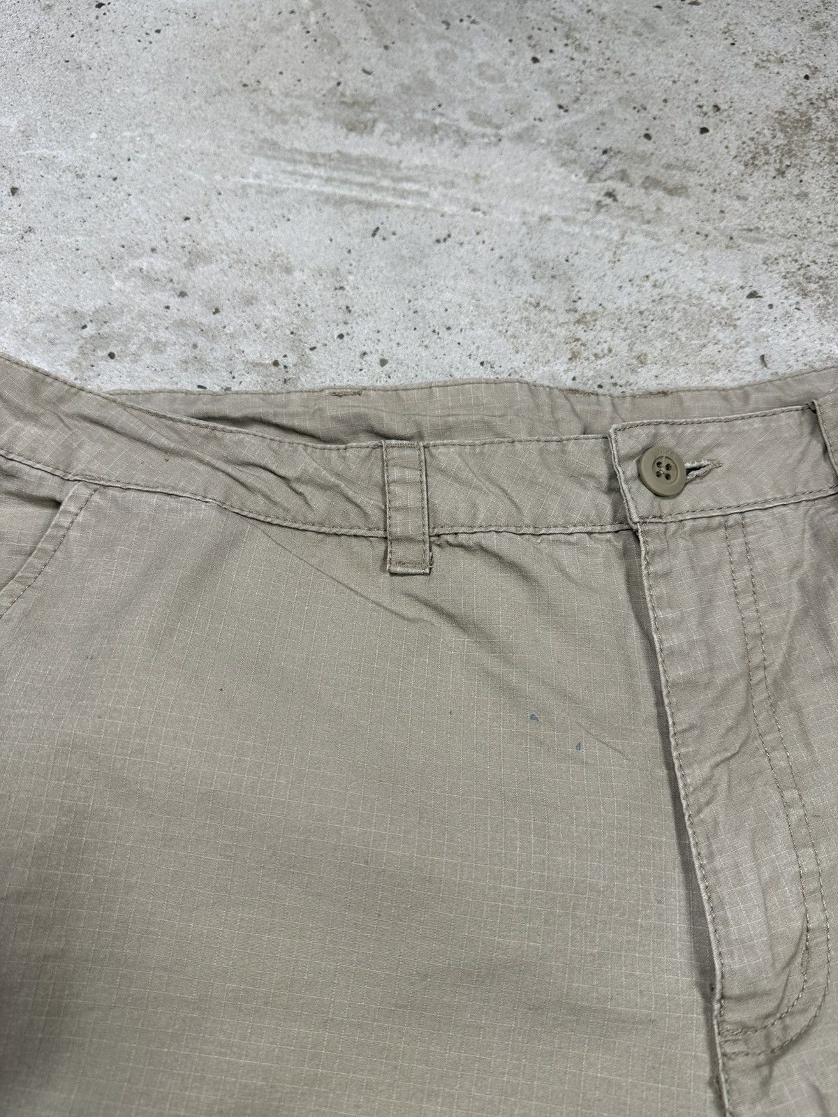 Nike × Vintage Vintage Y2K Nike Beige Baggy Cargo Shorts Swoosh Size US 38 / EU 54 - 8 Thumbnail