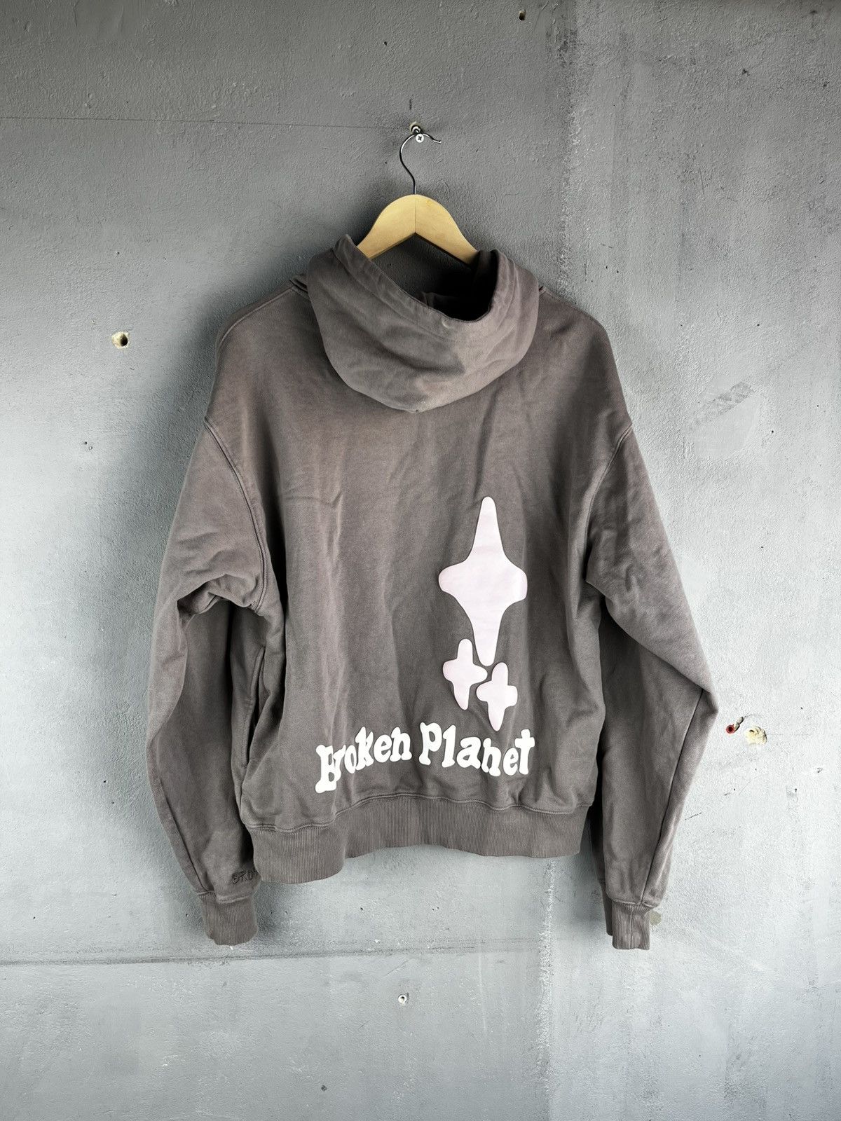 Broken Planet BROKEN PLANET "STUCK IN A MIRAGE" Hoodie size m Size US M / EU 48-50 / 2 - 3 Thumbnail