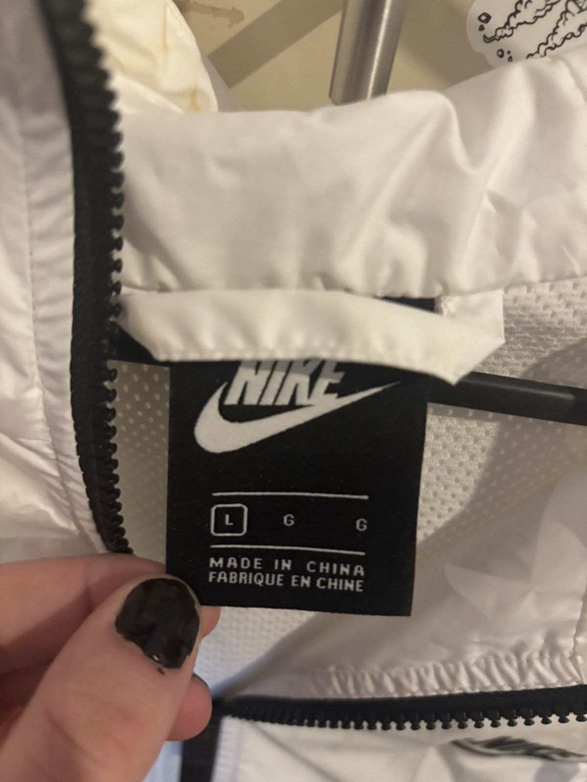 Nike Nike Sportwear Windrunner Hooded Jacket Black/White Size L / US 10 / IT 46 - 2 Thumbnail