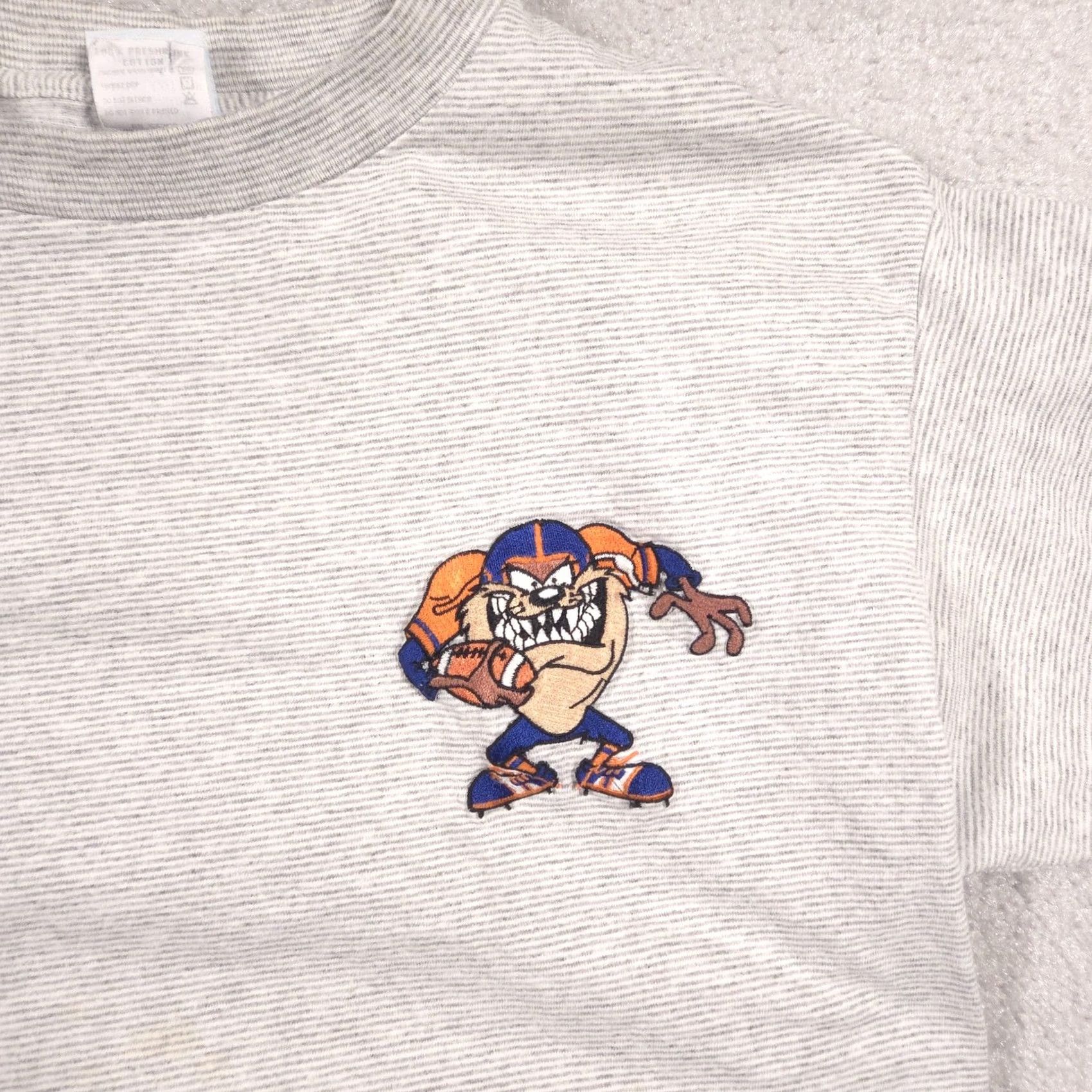 Vintage VINTAGE Six Flags Looney Tunes Shirt Mens Large Gray Taz Football Tee USA Size US L / EU 52-54 / 3 - 4 Thumbnail