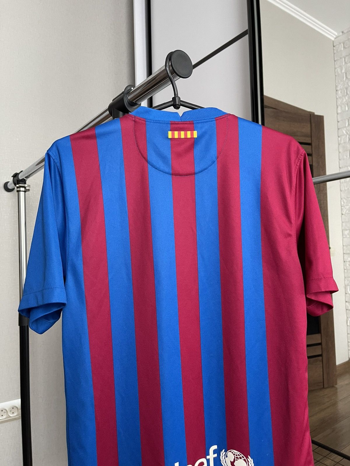 Nike 2021/2022 Nike Barcelona Soccer Jersey T-Shirt Tee Size US S / EU 44-46 / 1 - 7 Thumbnail