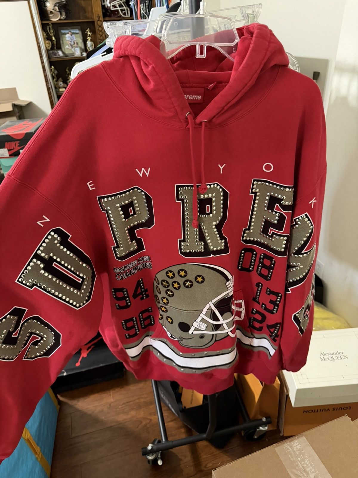 Supreme Supreme Champions Hoodie Red XXL WORN ONCE Size US XXL / EU 58 / 5 - 1 Thumbnail