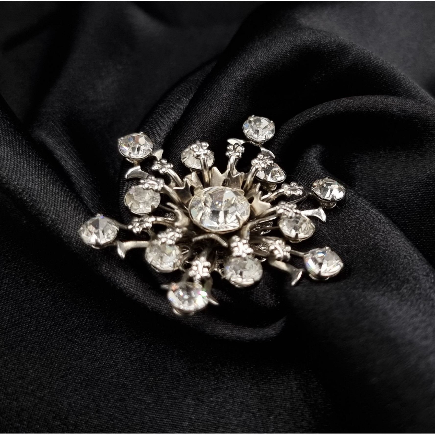 Vintage Vintage 1960's Rhinestone Snowflake Brooch Pin Size ONE SIZE - 2 Thumbnail