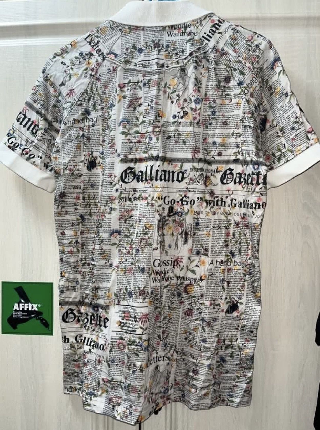 John Galliano John Galliano Newspaper T-shirt size s Size S / US 4 / IT 40 - 2 Thumbnail