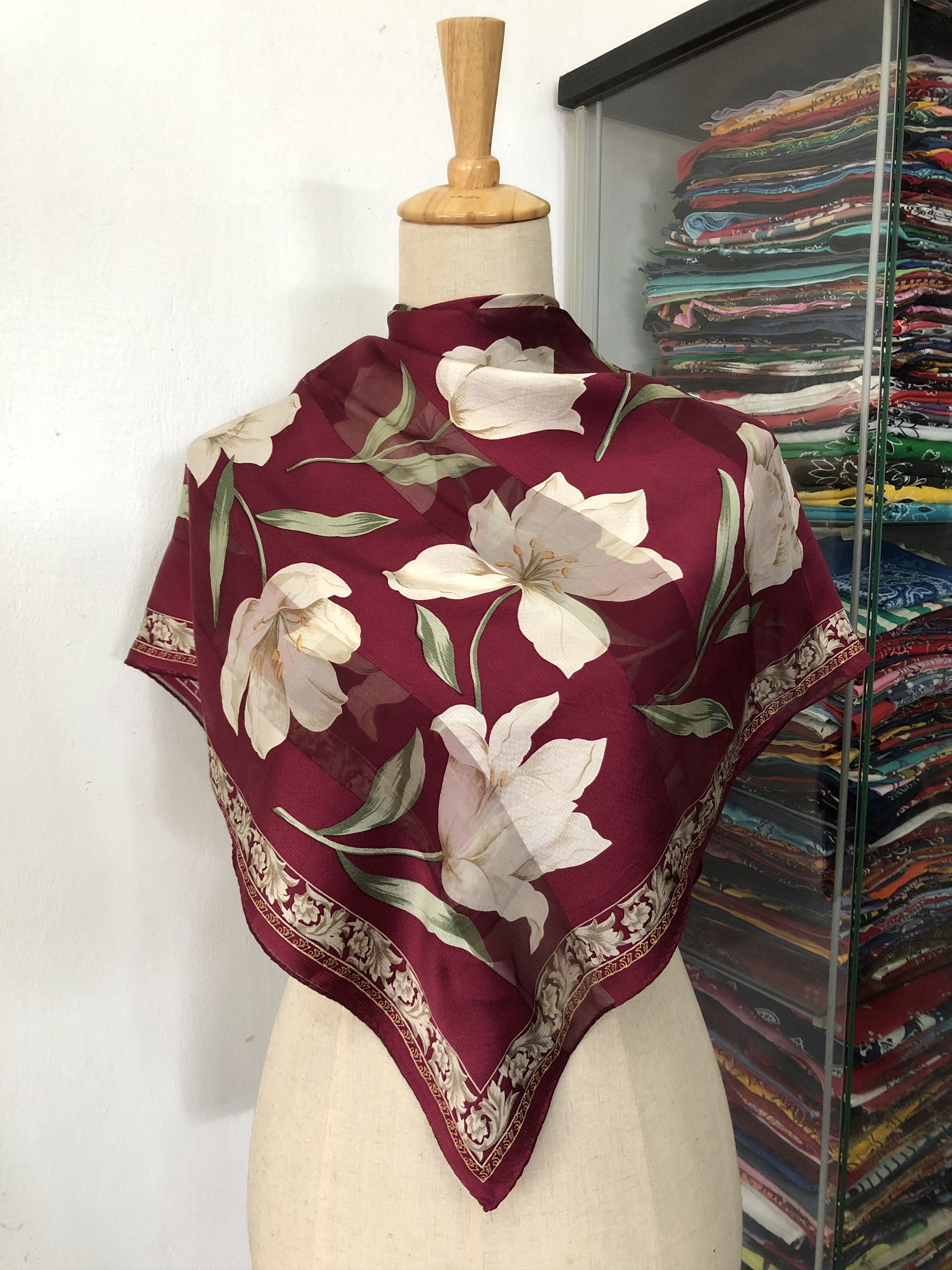 Vintage Vintage Silk Scarf Size ONE SIZE - 1 Thumbnail
