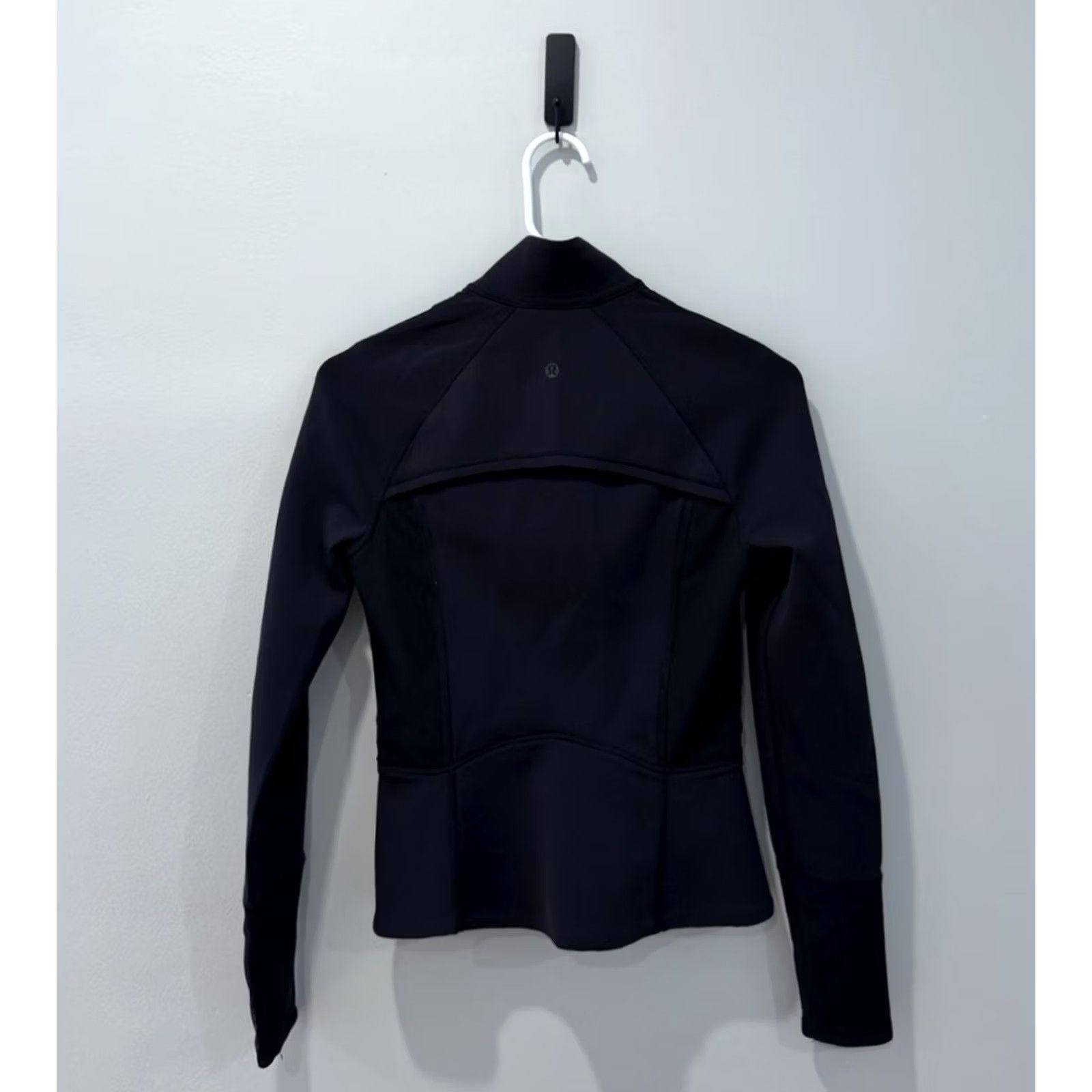 Lululemon VINTAGE Lululemon Jacket Women’s 6 Black Front Centre Luxtreme Spacer Fabric Jacket Full Zip Activewear Women's 6 Black Size M / US 6-8 / IT 42-44 - 2 Thumbnail