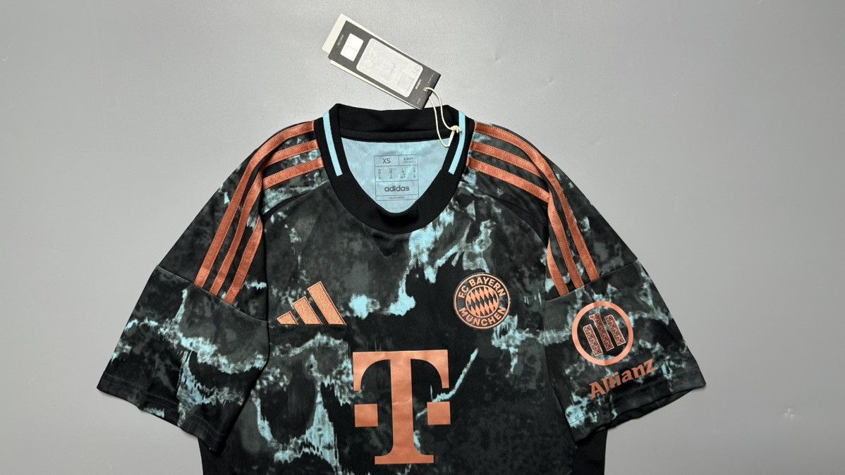 Adidas BAYERN ADIDAS 2024/2025 FOOTBALL AWAY JERSEY #6 KIMMICH Size US XS / EU 42 / 0 - 3 Thumbnail
