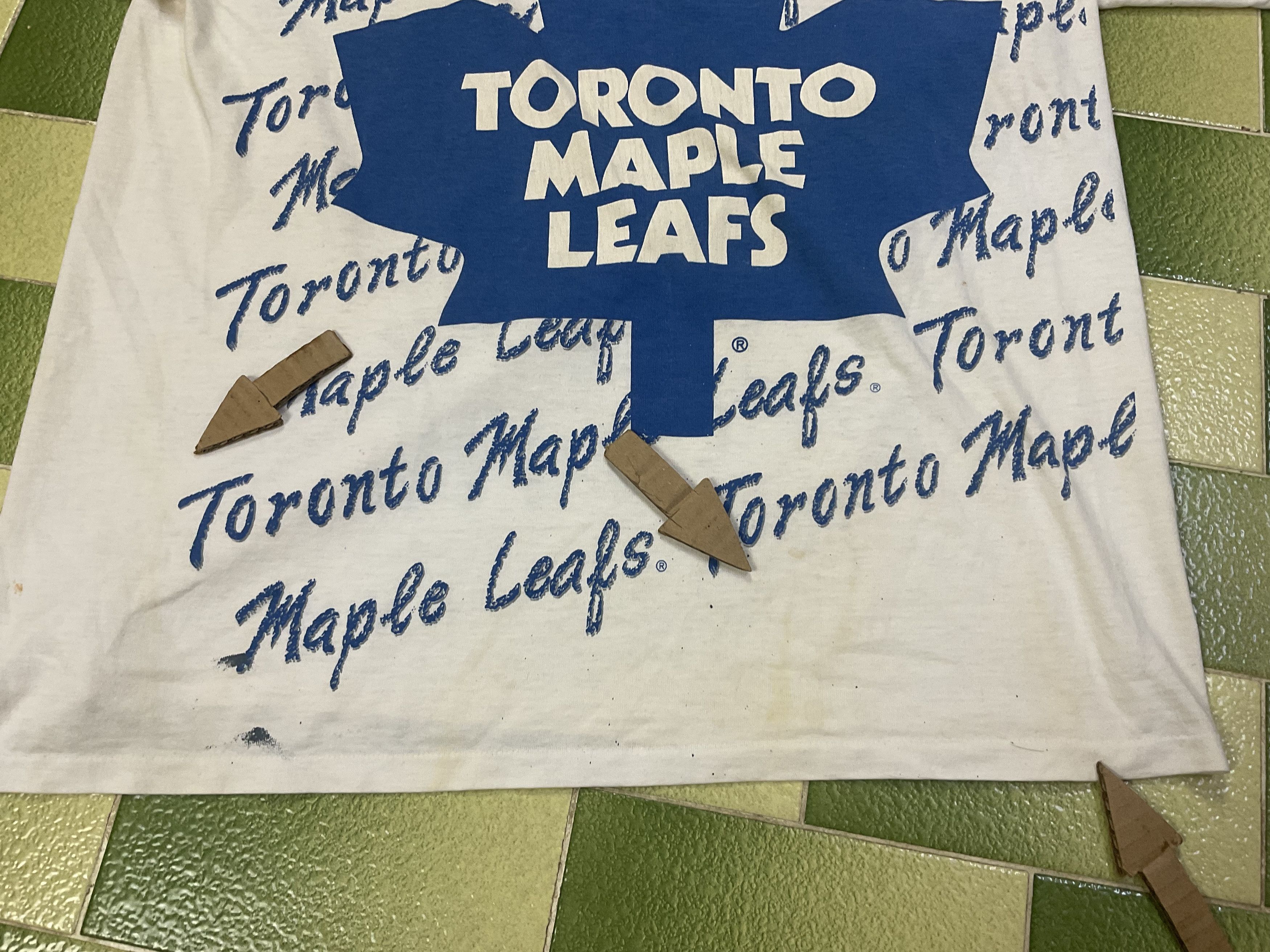 NHL Vintage Trashed 90s Toronto Maple Leaf All Over Print Tshirt Size US XL / EU 56 / 4 - 8 Thumbnail