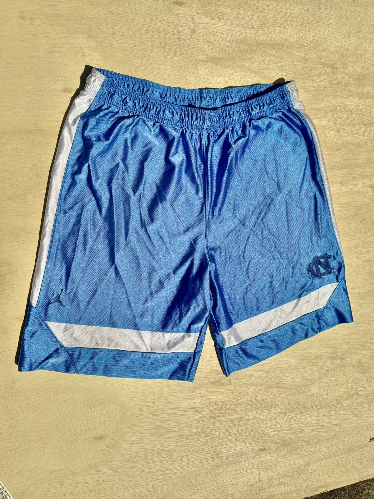Jordan Brand Jordan North Carolina Tar Heels UNC Basketball Shorts Size US 34 / EU 50 - 2 Thumbnail