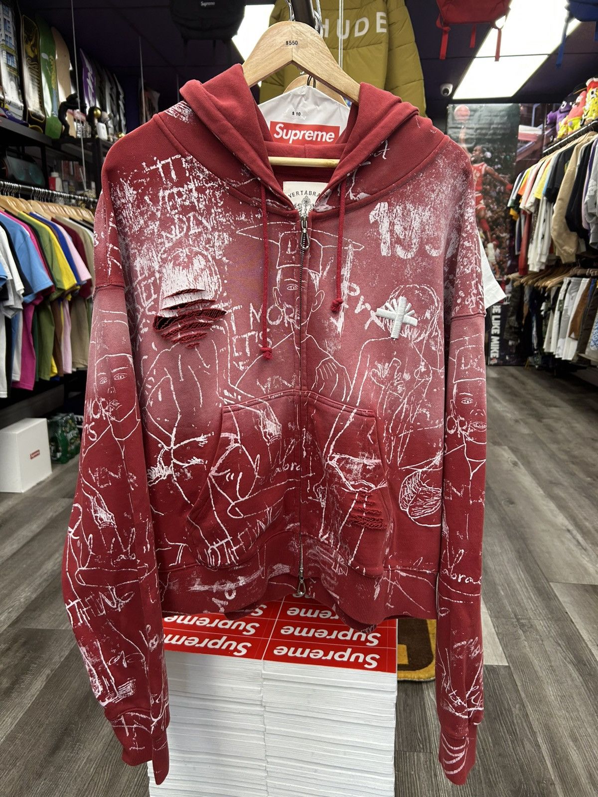 Vertabrae Endless supply Vertabrae red distressed zip up Size US L / EU 52-54 / 3 - 1 Thumbnail