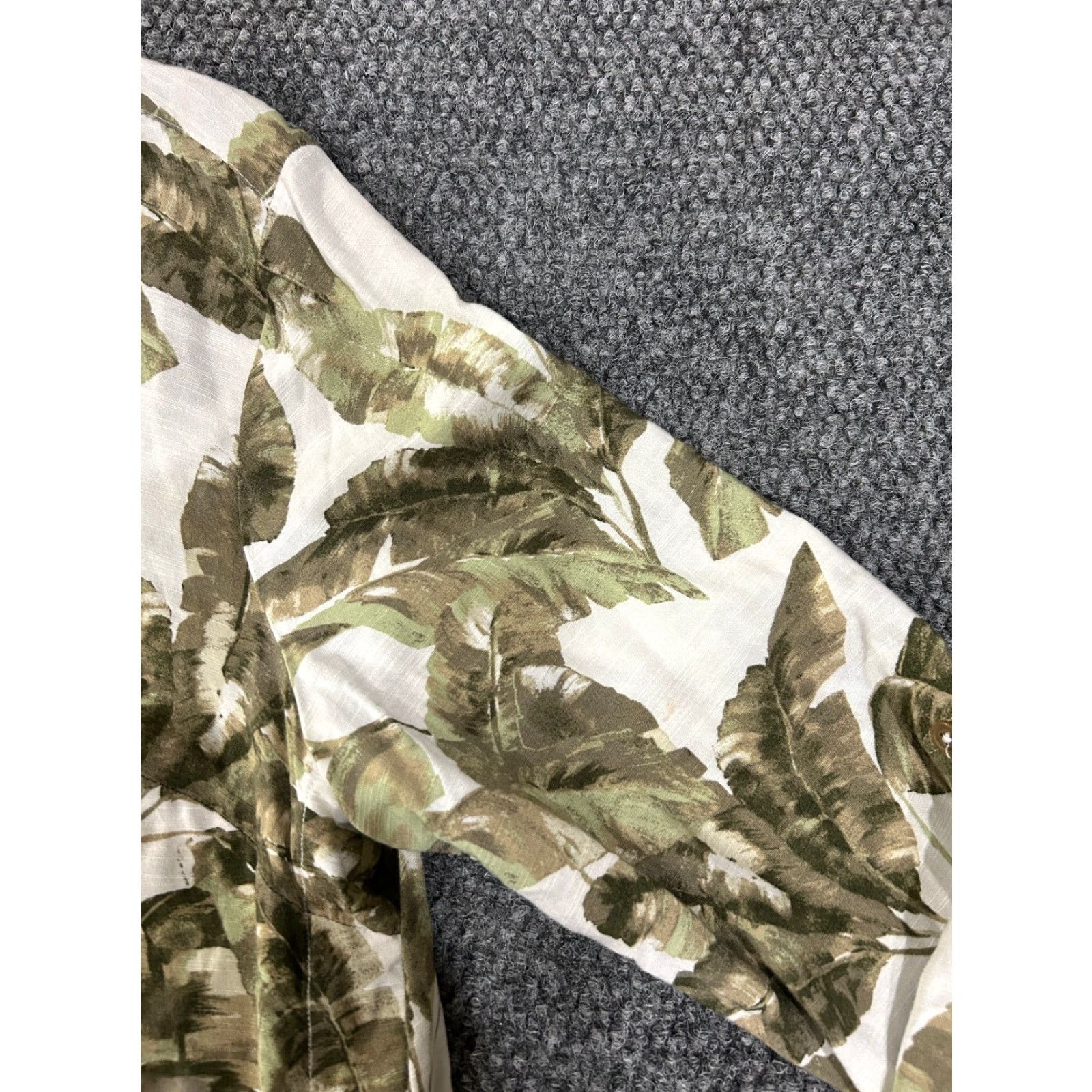 Vintage Chicos Blouse Womens 1 White Green Floral Print Lightweight Viscose Button Front Casual Shirt Green Classic Floral Summerspring Womens Size XS / US 0-2 / IT 36-38 - 4 Thumbnail