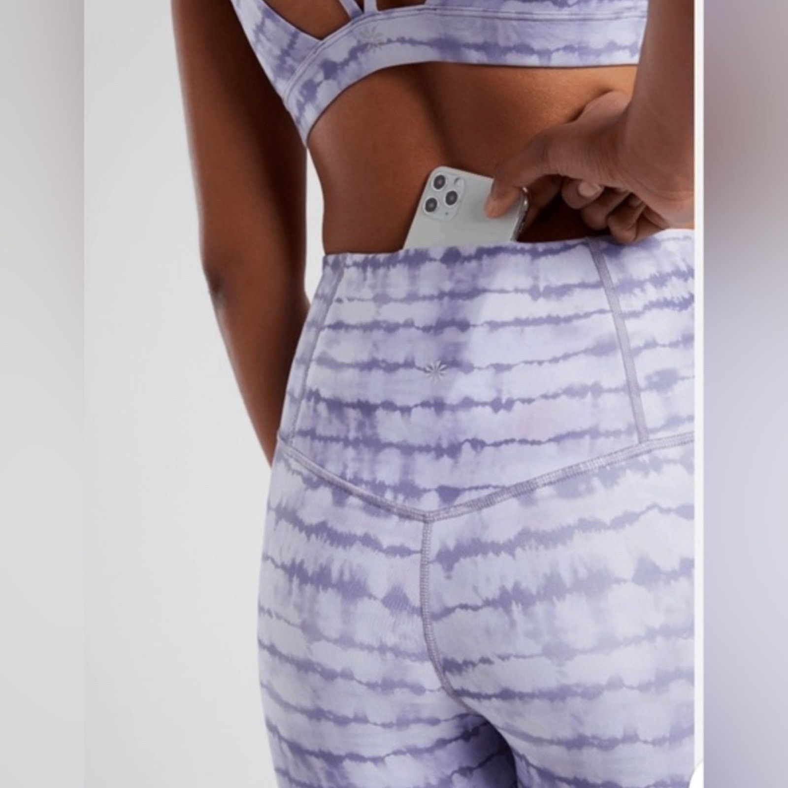Athleta Athleta Elation Printed Capri Leggings in Lavender Tie Dye Size 32" / US 10 / IT 46 - 7 Thumbnail