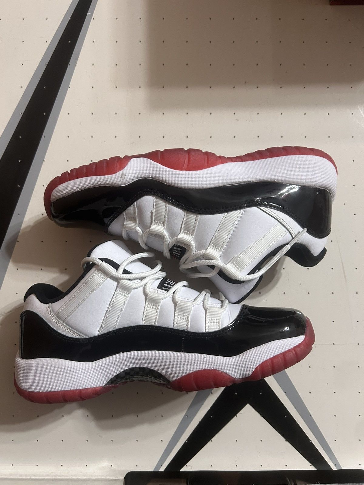 Jordan Brand Jordan 11 Reverse Bred Gradeschool Size US 6 / EU 39 - 4 Thumbnail