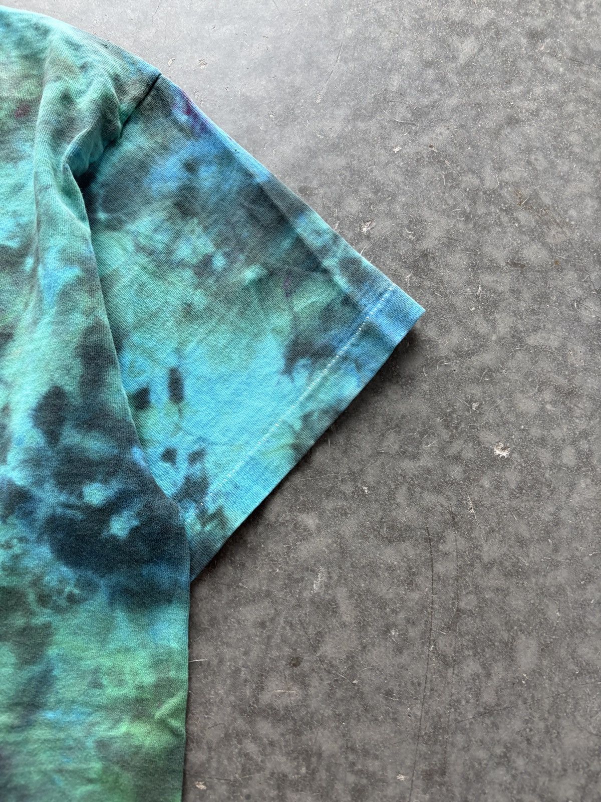 Vintage Vintage 90s Living in Skin Tie Dye Celtic Graphic Tee Size US XL / EU 56 / 4 - 4 Thumbnail