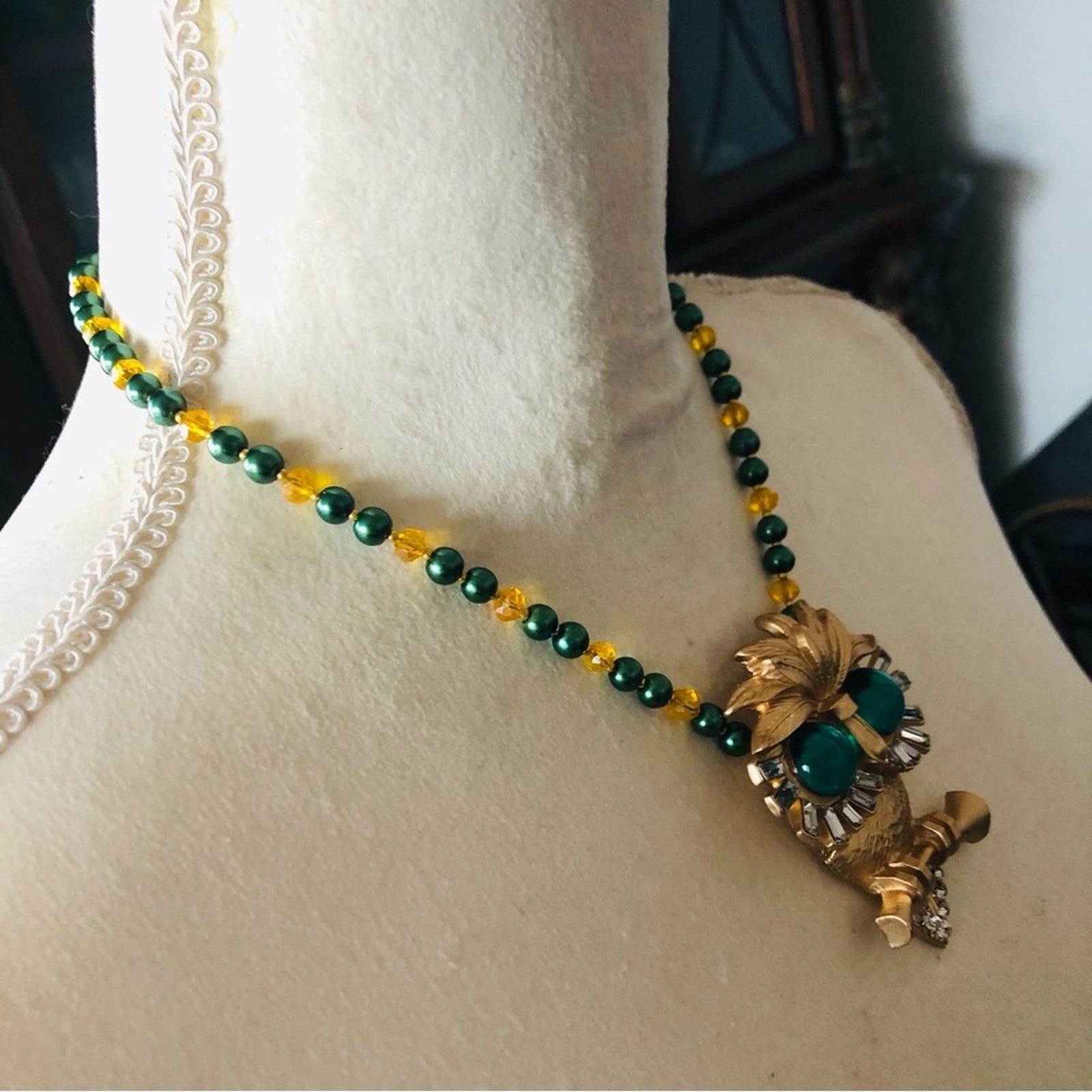 Handmade Handcrafted repurpose emerald eye large owl Pearl necklace Size ONE SIZE - 4 Thumbnail