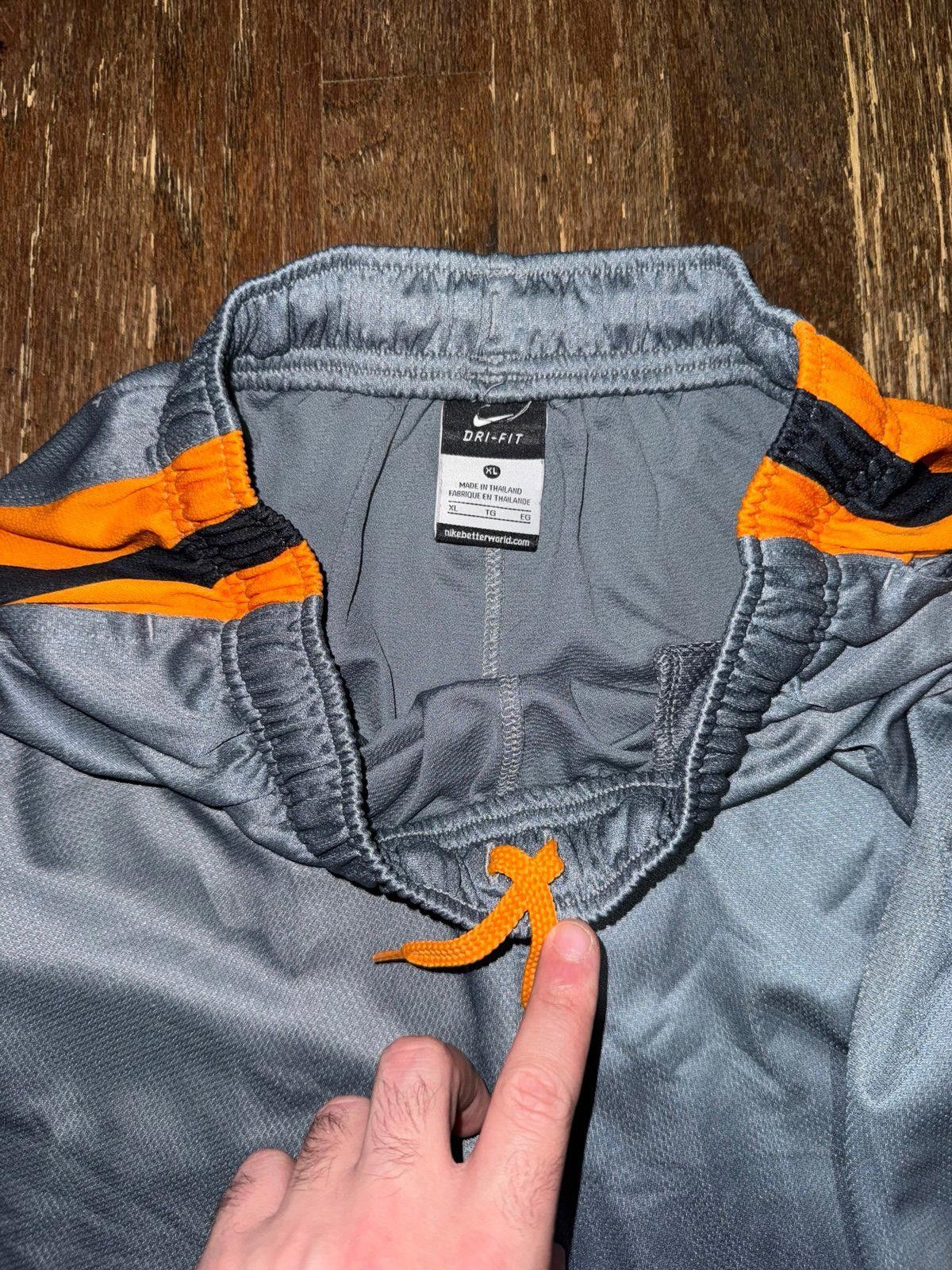 Nike Vintage Rare Nike Elite Shorts Gray/Orange Mens Sz S Hoops Size US 30 / EU 46 - 4 Thumbnail